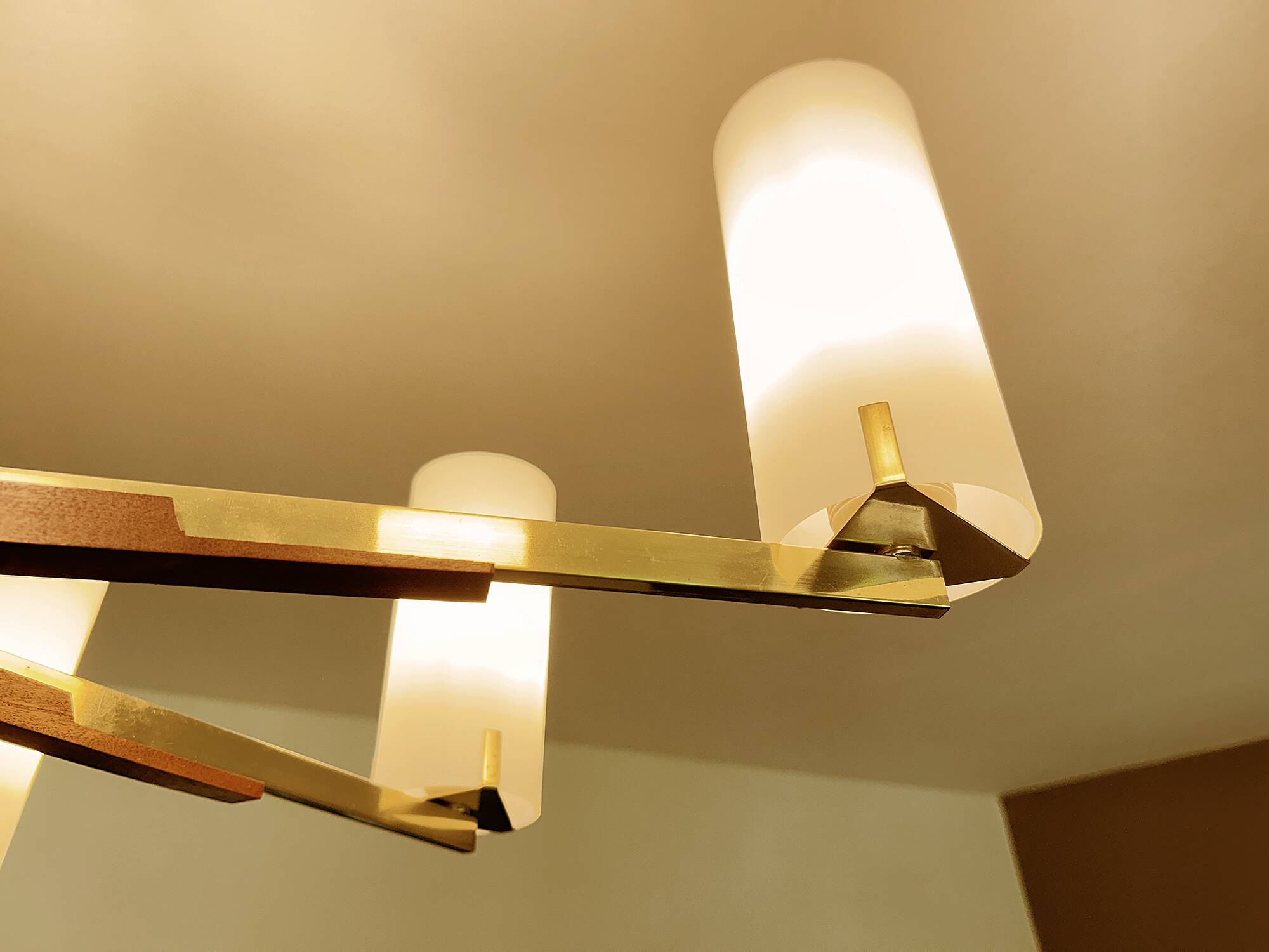 Grande suspension scandinave, teck, laiton et verre