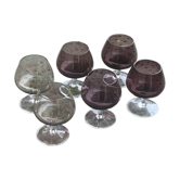 6 verres a cognac, en verre colore, 4 violet et deux beige vintage