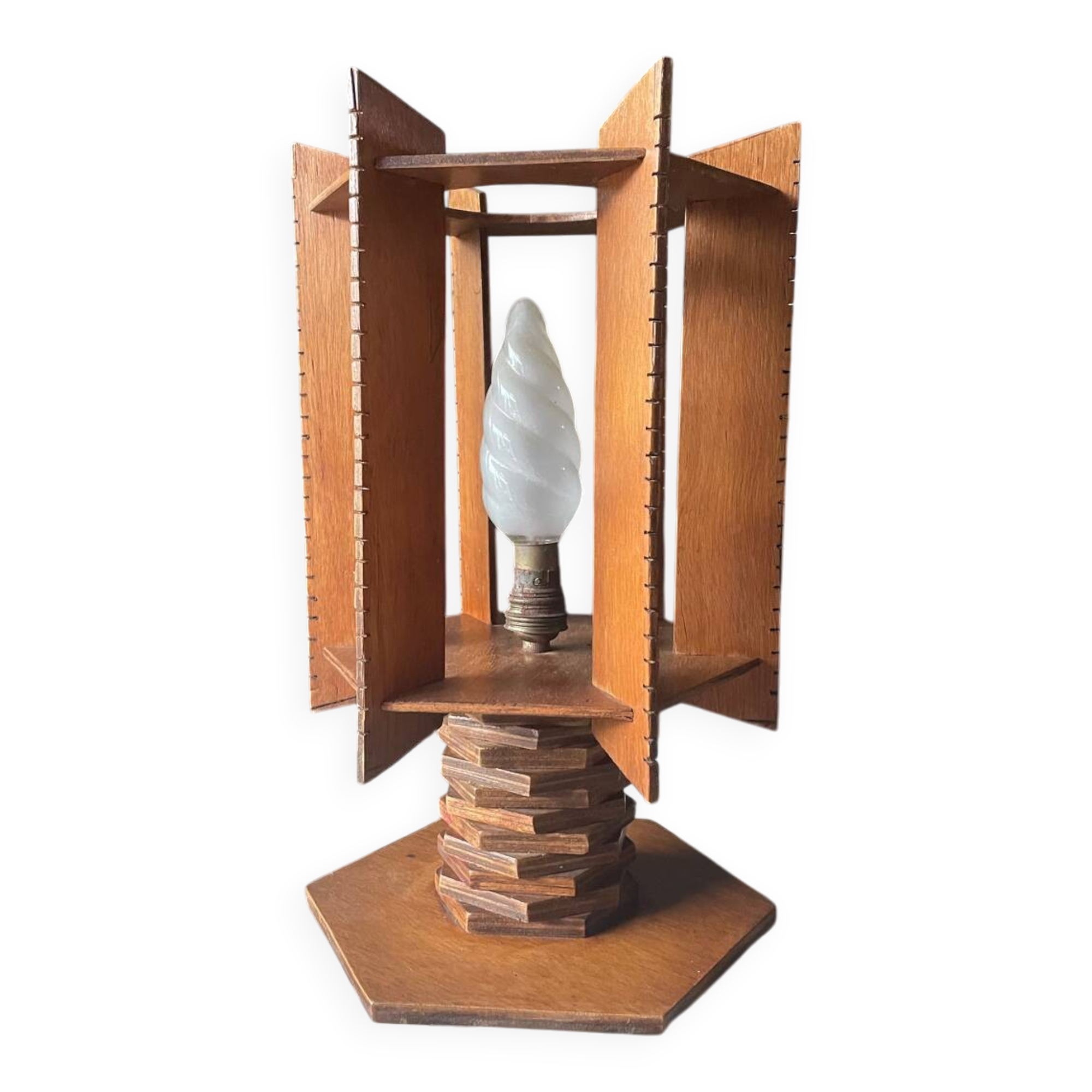 Lampe moderniste en bois - création d’ébénisterie artisanale 70’s