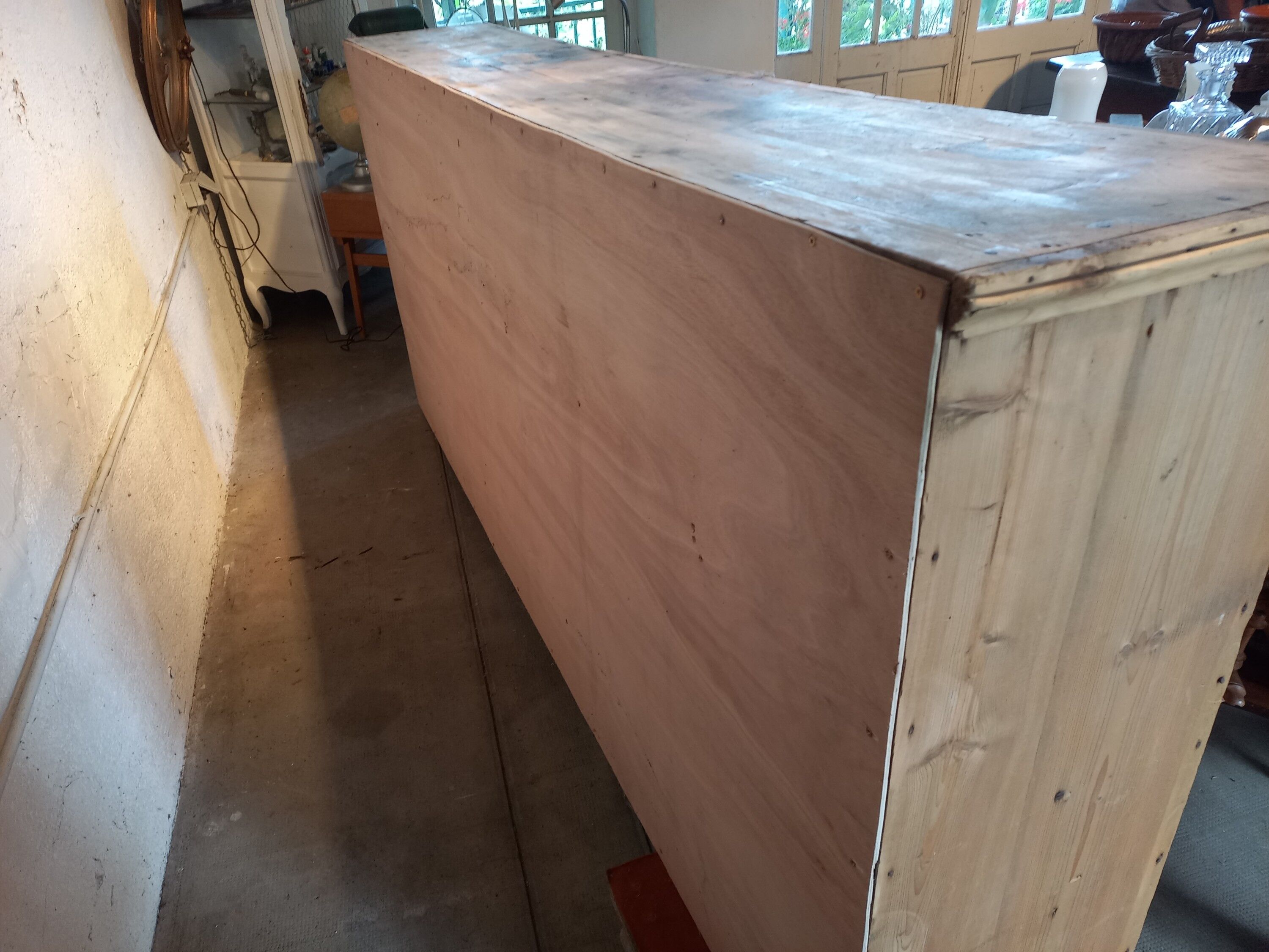 Trade cabinet with drawers