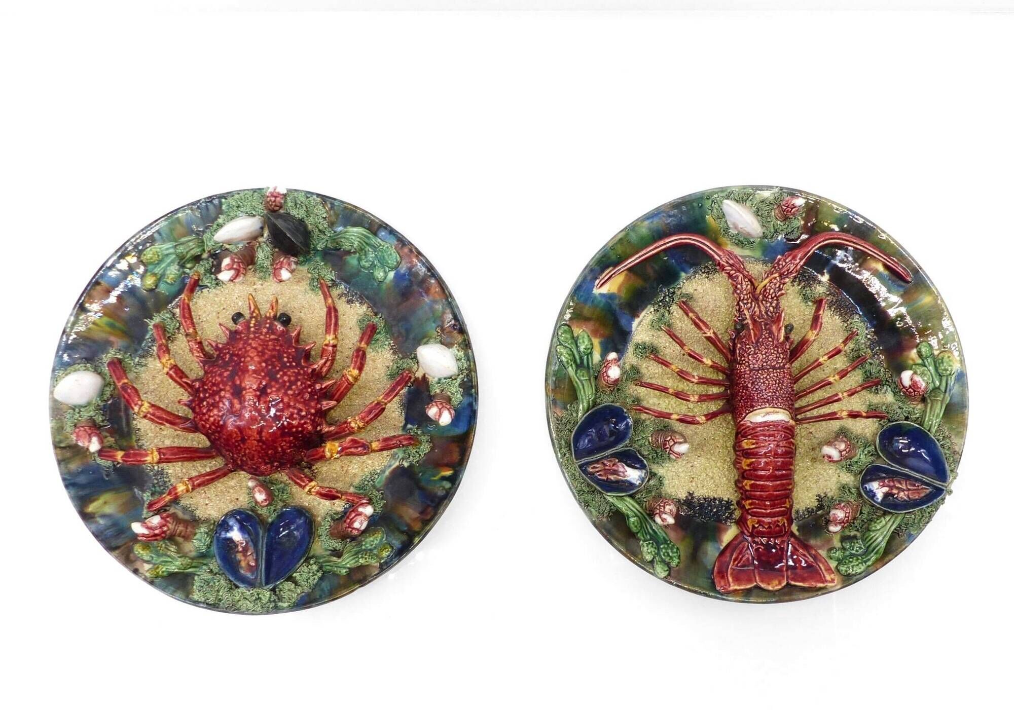 Pair of large wall plates Palissy Álvaro José Caldas da Rainha early 20th century