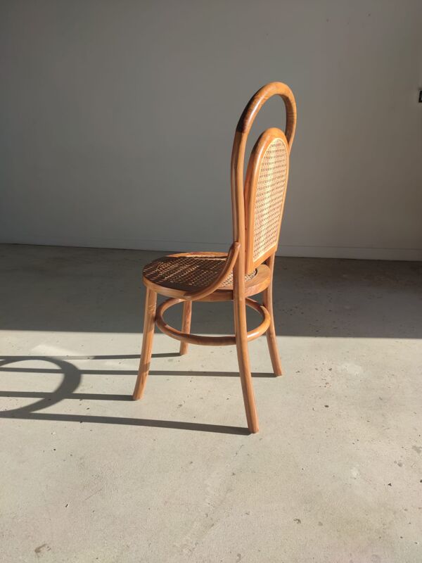 Chaise cannée en bois naturel
