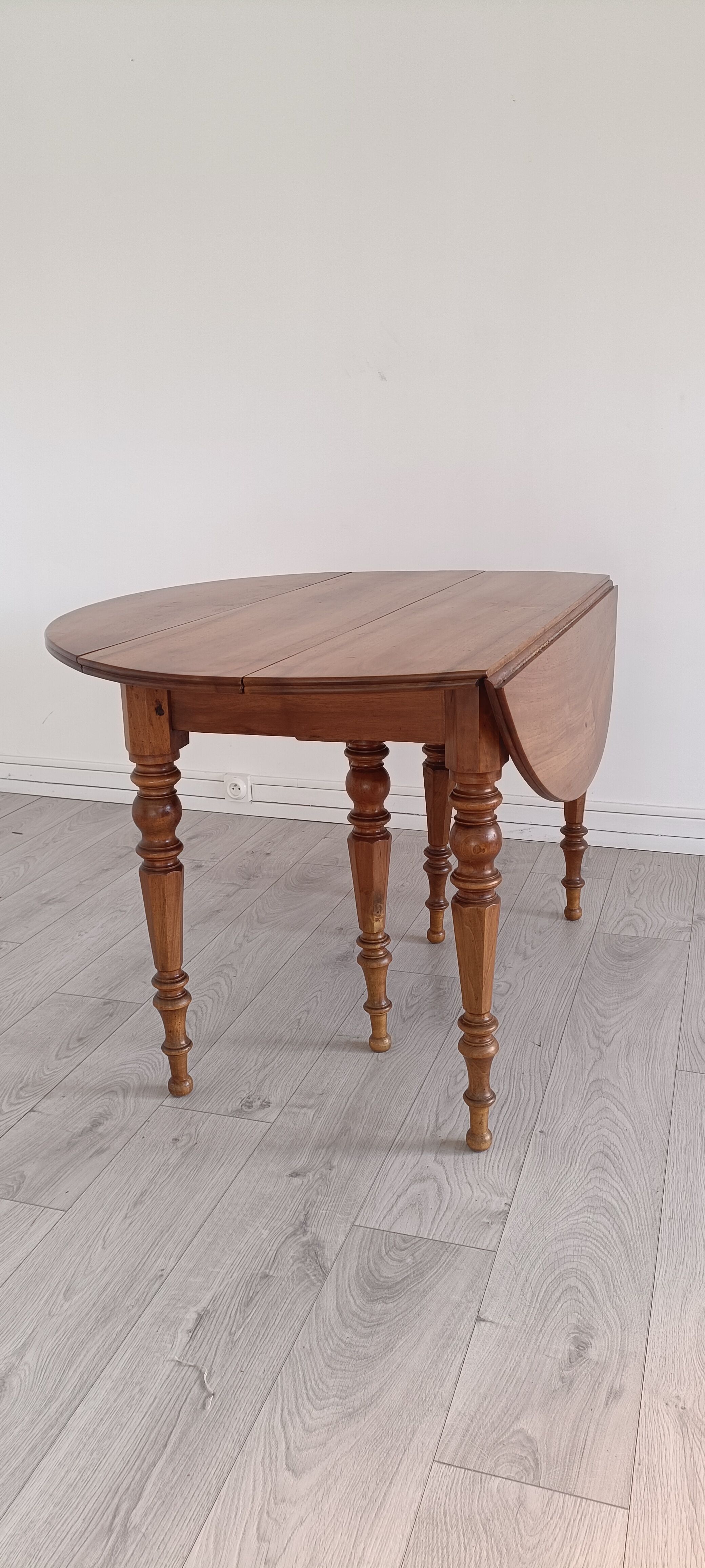 Table Louis Philipe old walnut 6 legs