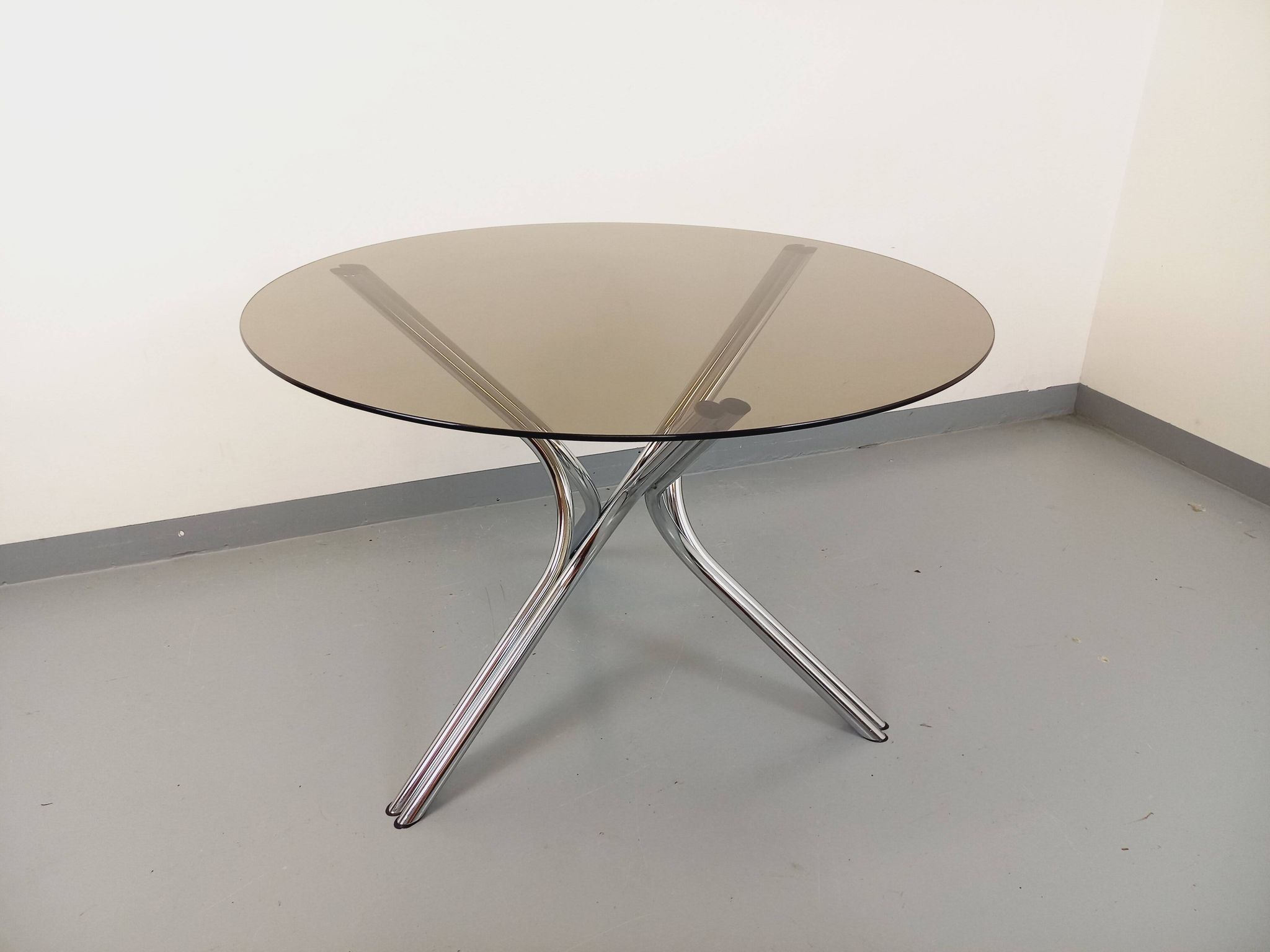 Vintage round dining table in smoked glass and chromed metal, Space Age style, from the 70s