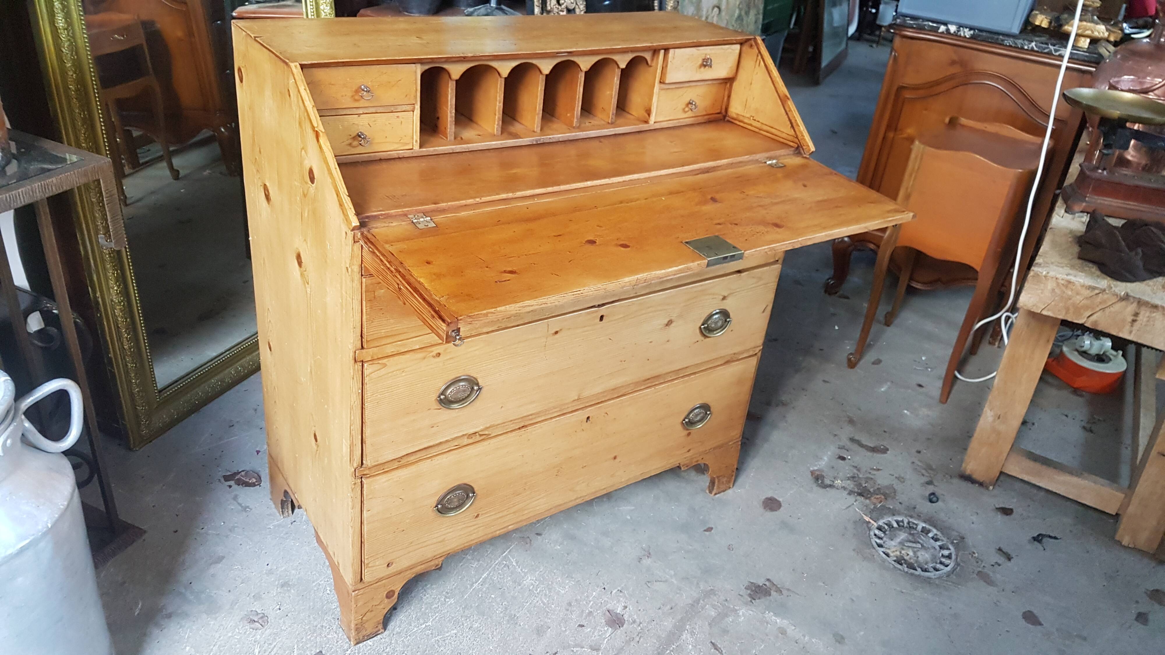 Antique chest of drawers