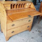 Antique chest of drawers