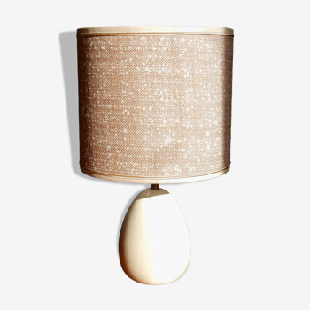 Lampe de table en laine tweed et pied en bois couleur crème