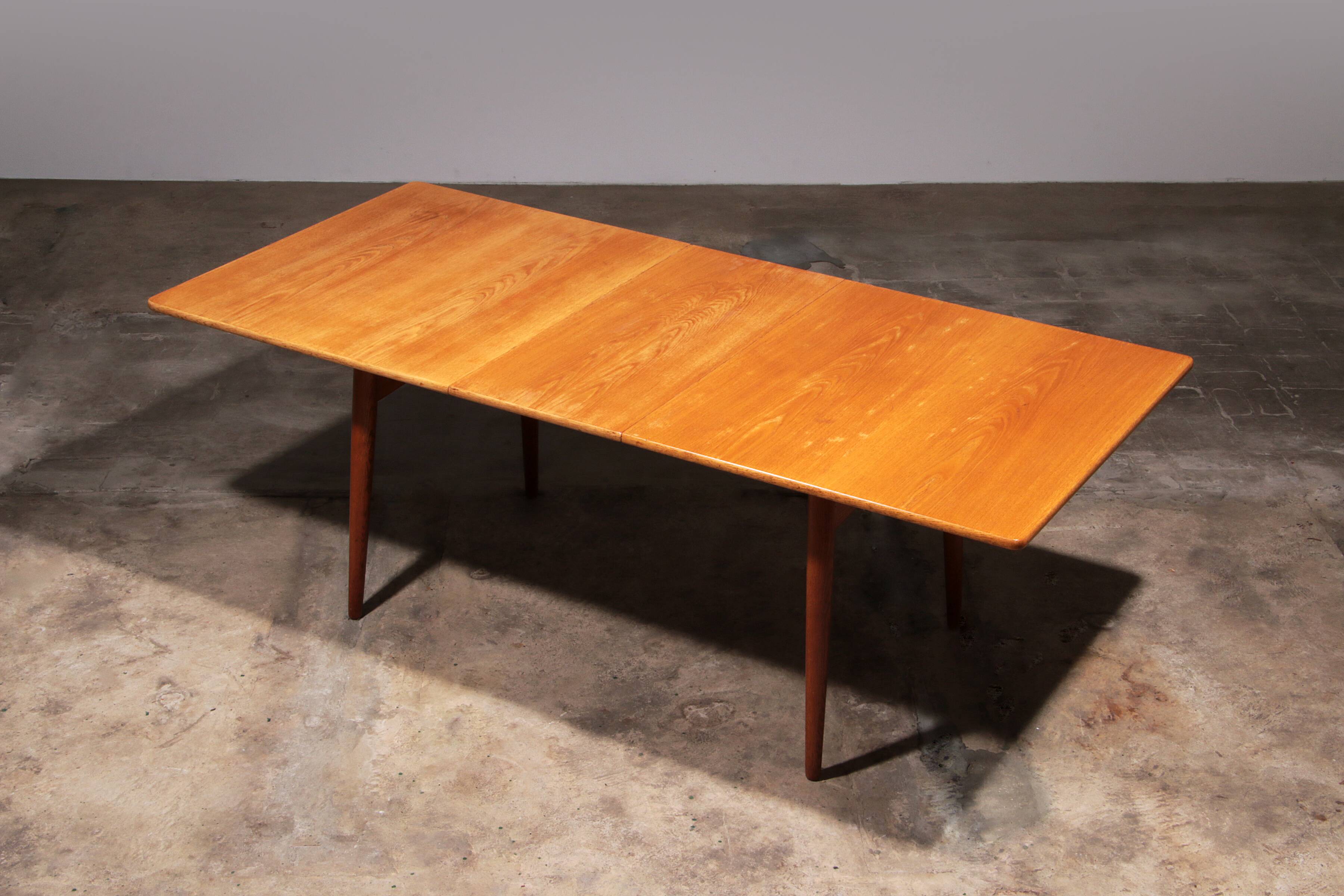 Complete Dining Room Set: 8 Teak CH-29 Sawbuck Chairs & AT 310 Table