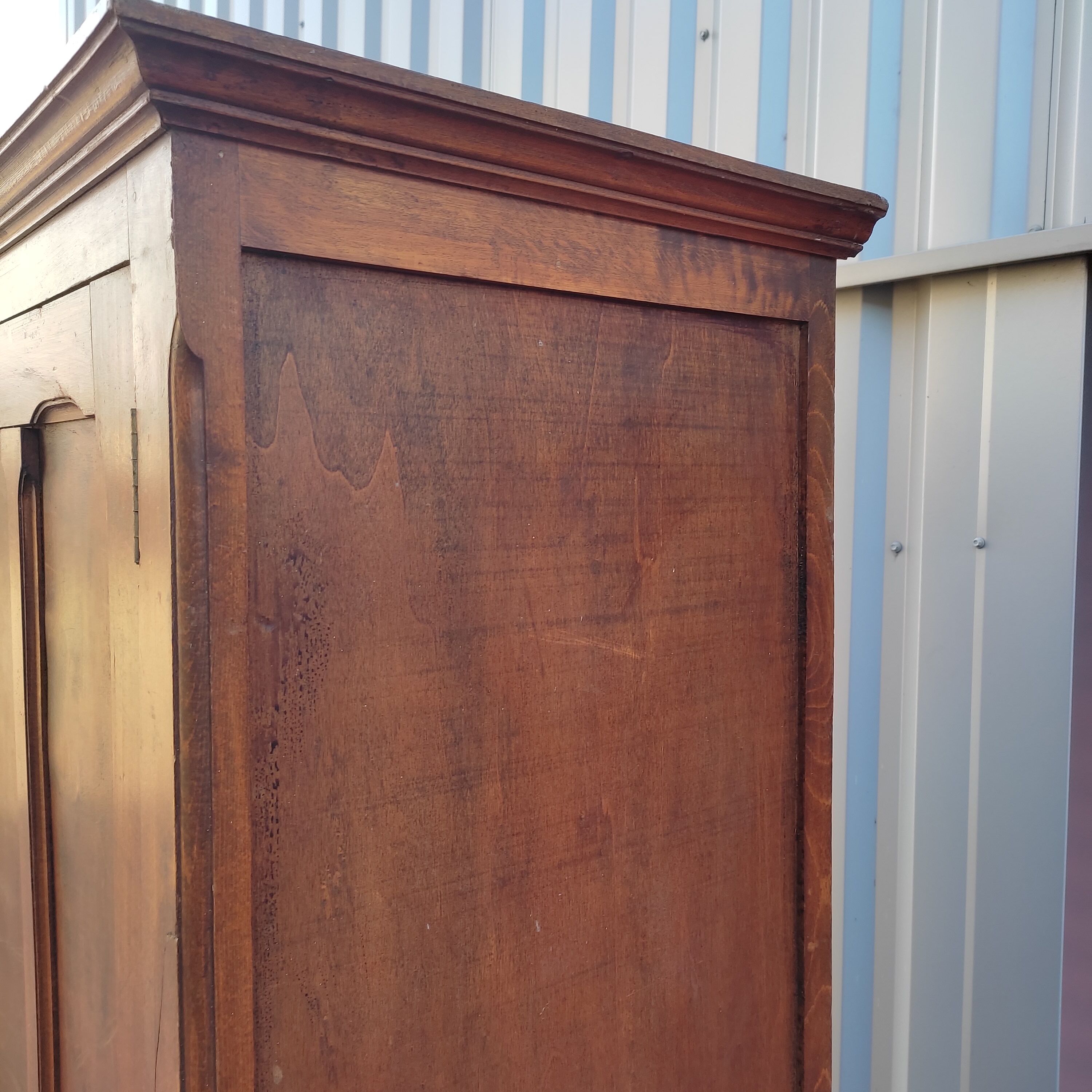 Armoire parisienne