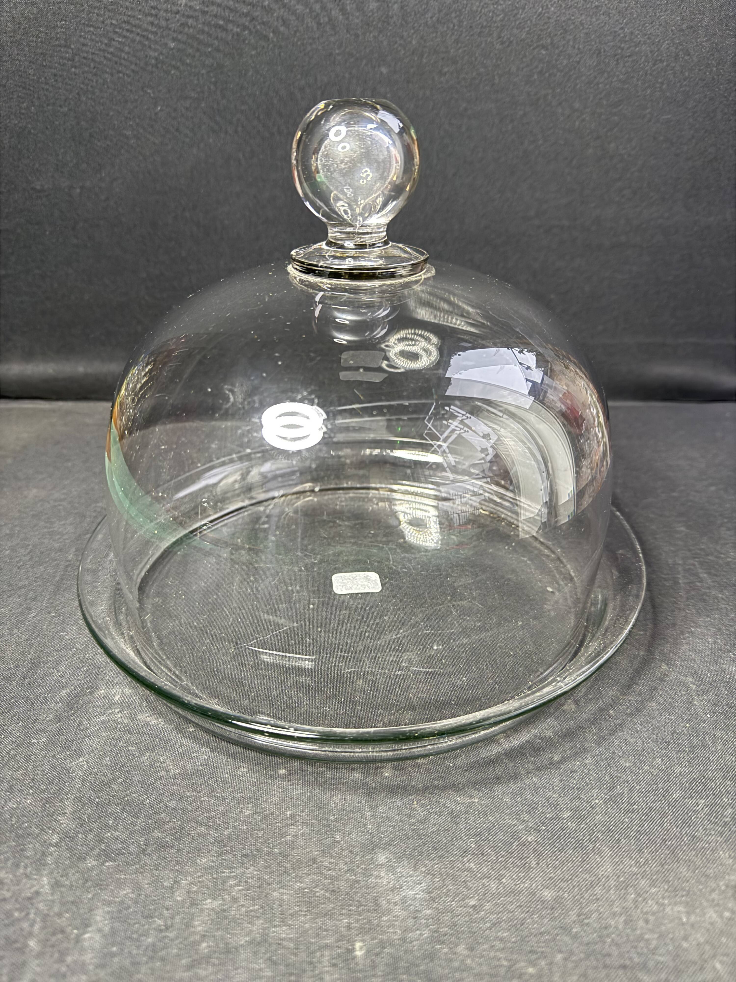 Cheese dome with rimmed tray – ½ blown and cut crystal