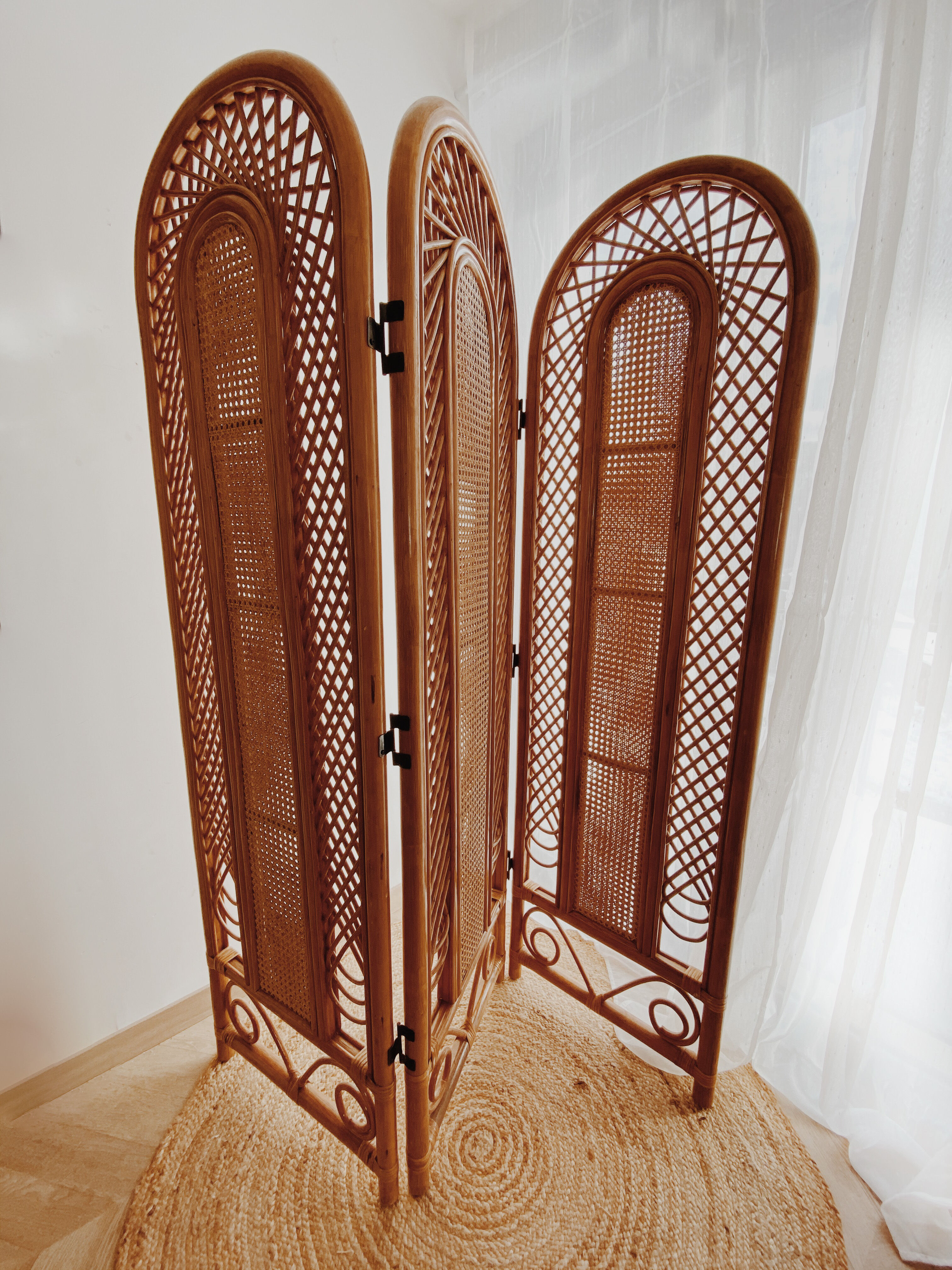 Rattan and cannage screen