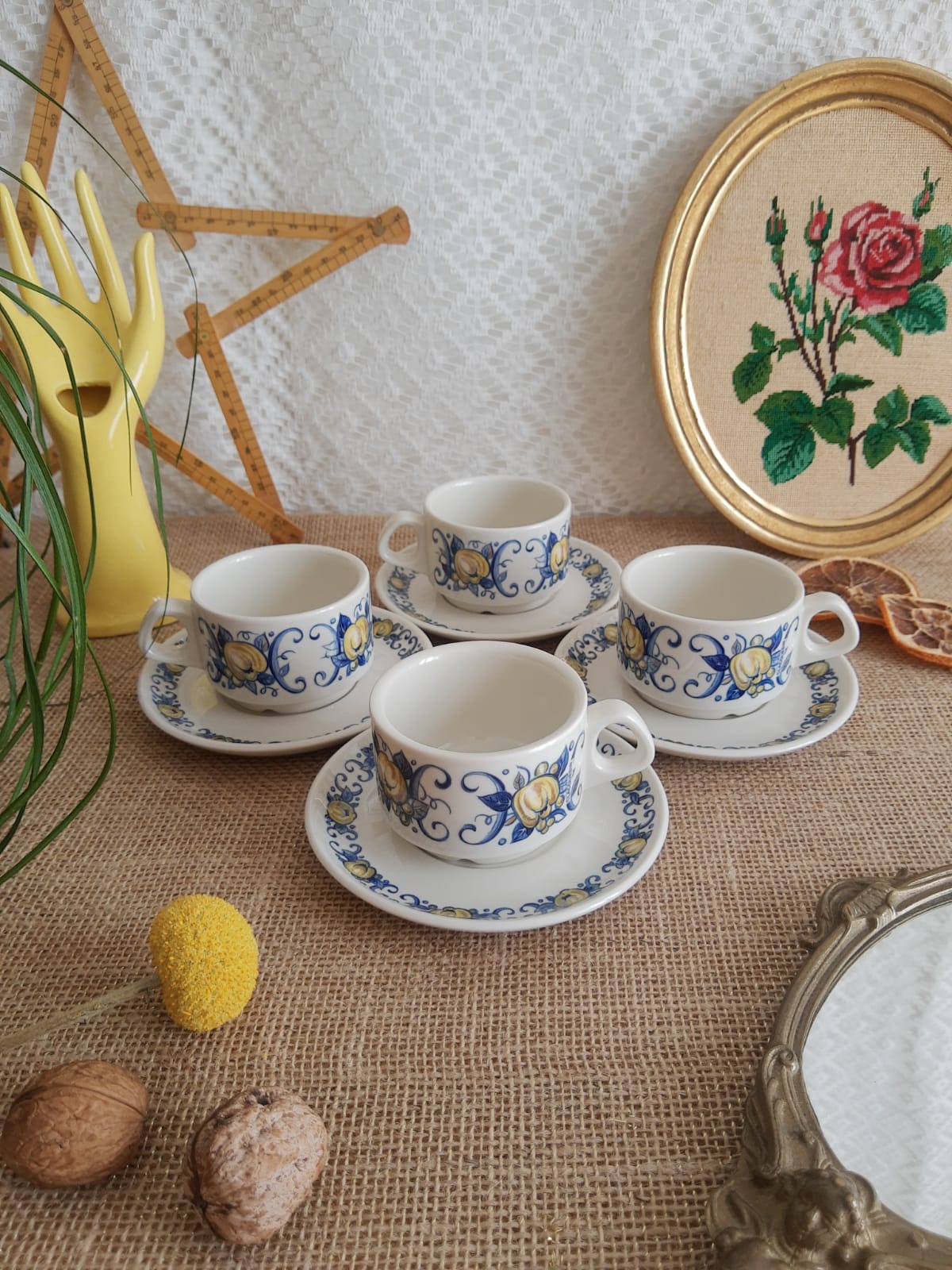 Set of 4 Villeroy & Boch cups and saucers - vintage
