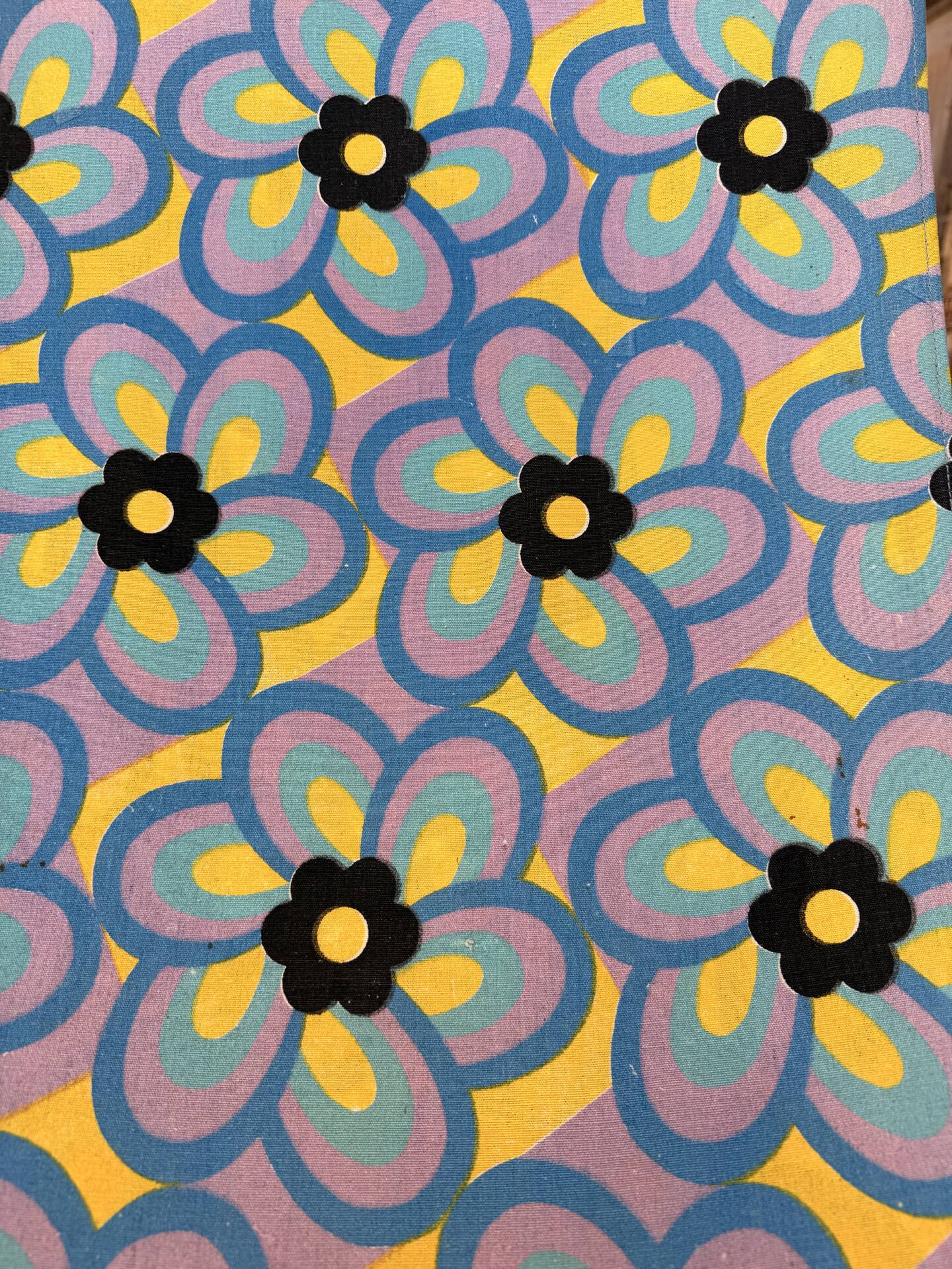 Transat années 70en toile à motifs colorés