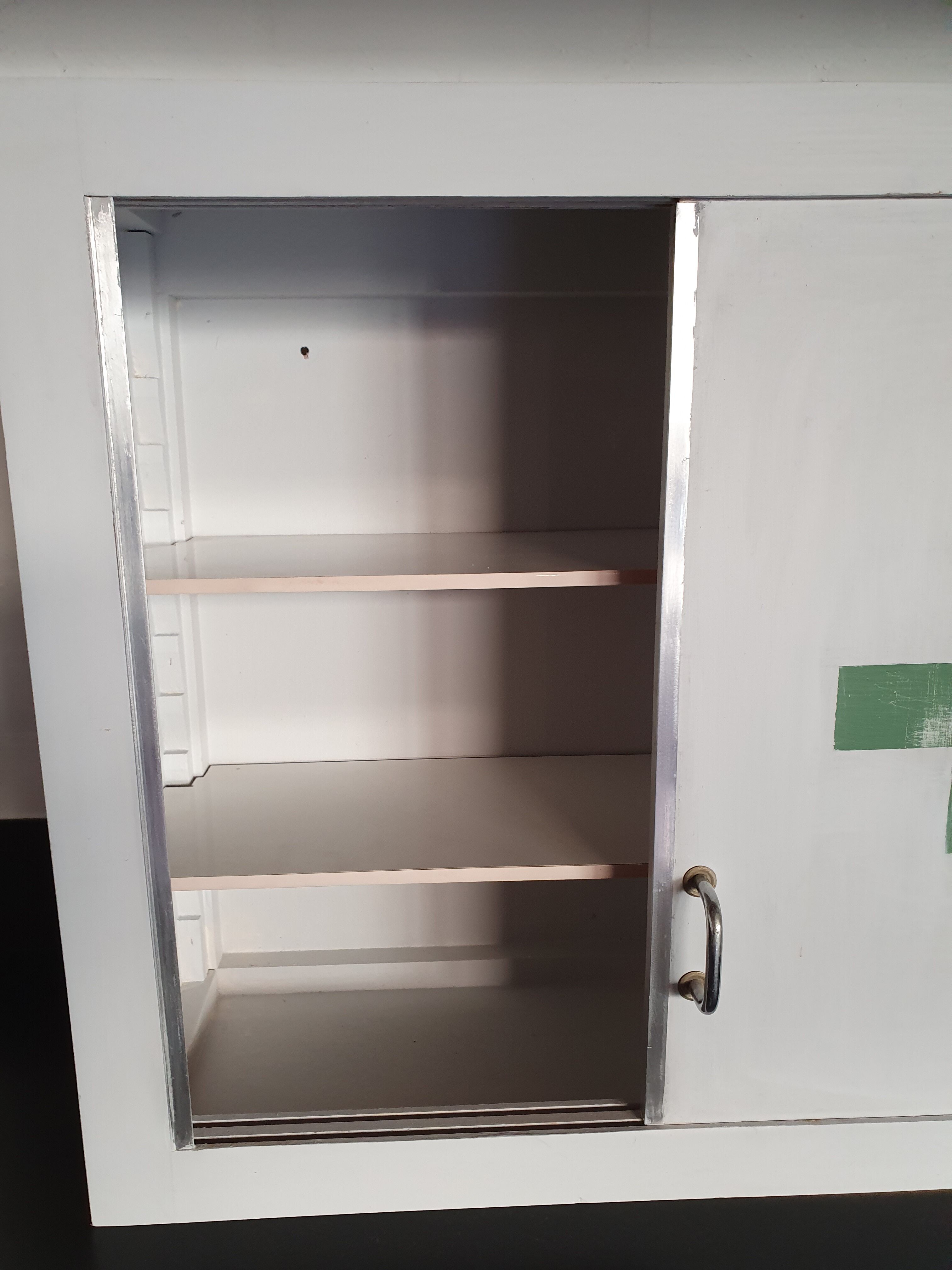 Armoire à pharmacie