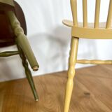 Chaises Baumann colorées