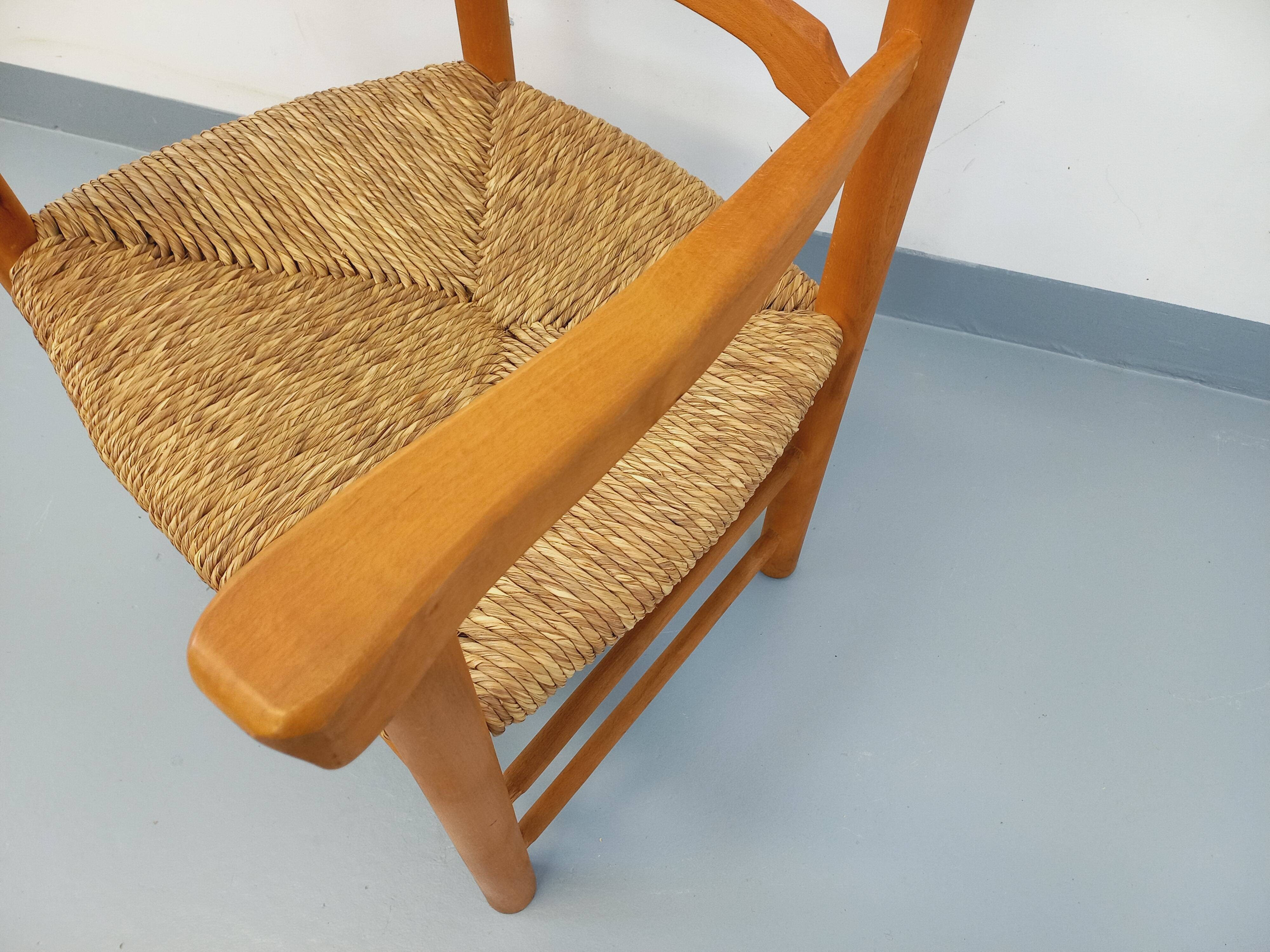 Vintage armchair in beech wood and straw from the 1950s.