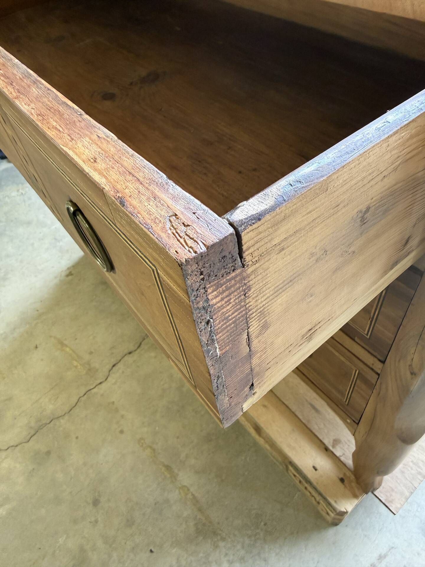 Pantaloon Chest