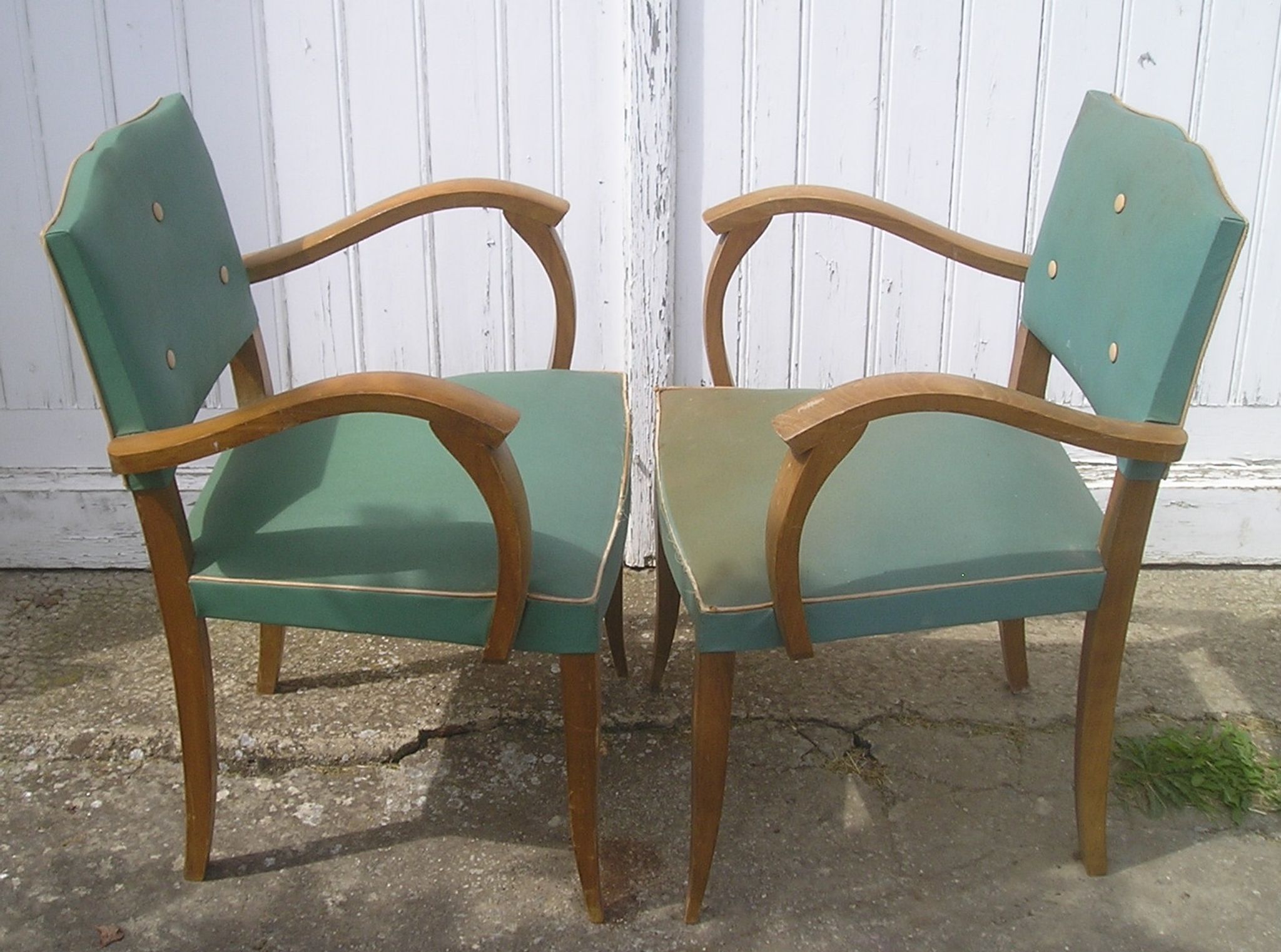 Paire de fauteuils bridge en skaï vert 1960