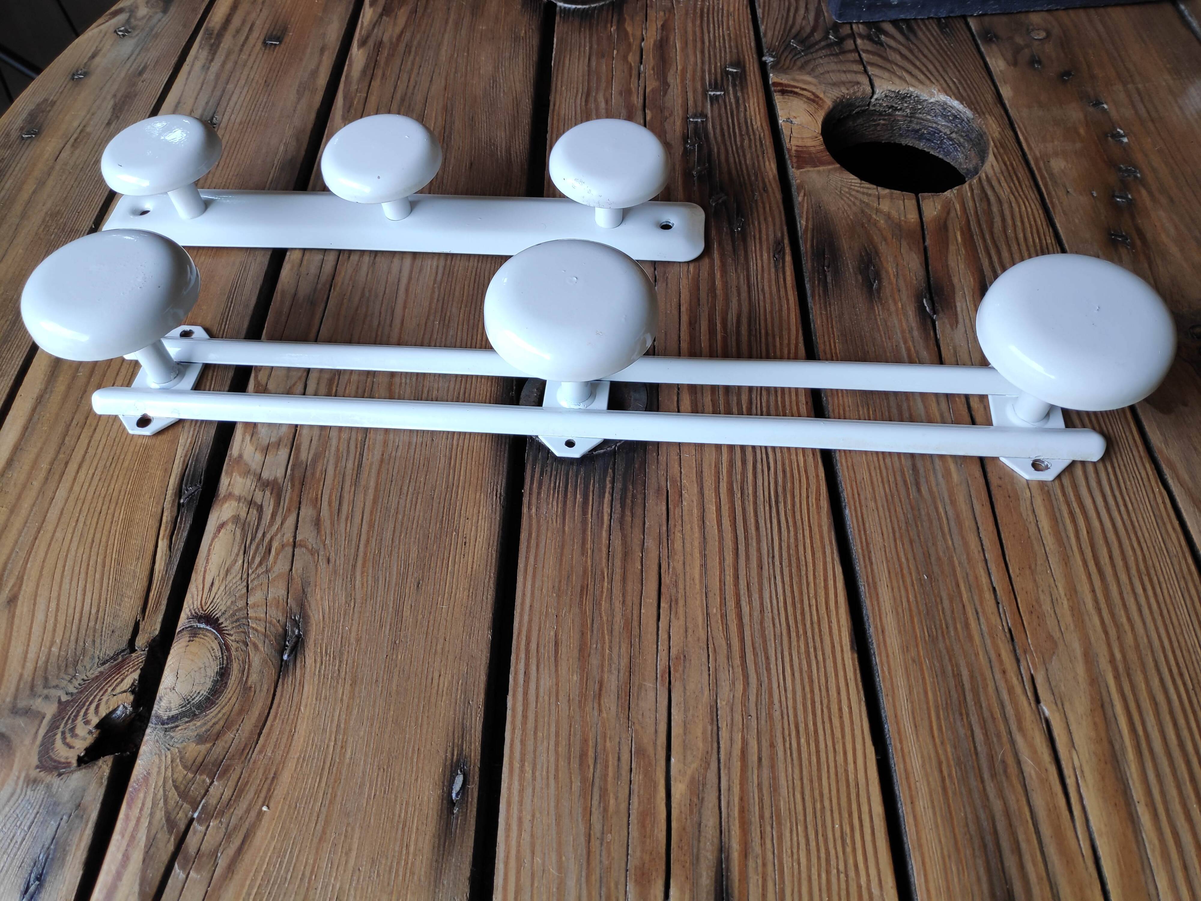 Set of 2 vintage white metal coat racks (D-0013)