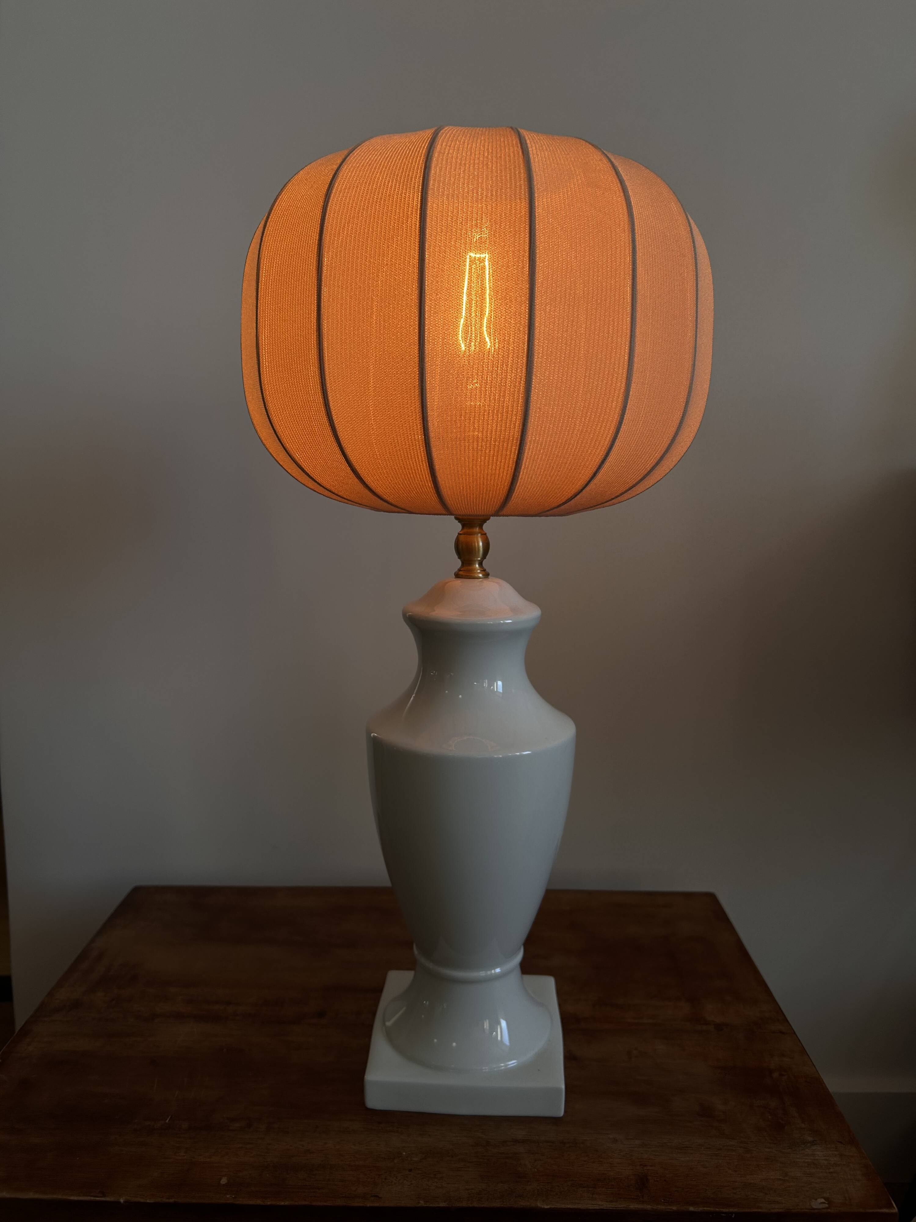 White ceramic table lamp with pastel shade