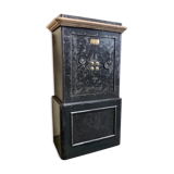 Old safe Félix Allard 1880