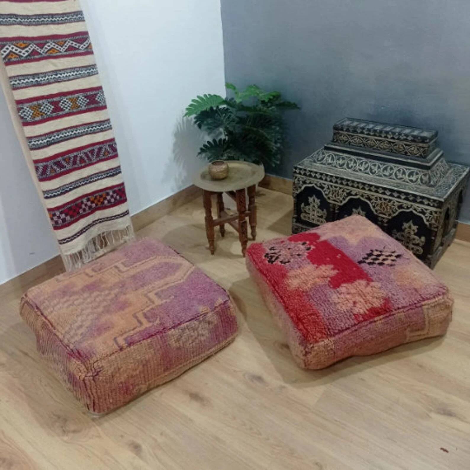 Handmade Berber pouf in wool 60 X 60 X 20 CM
