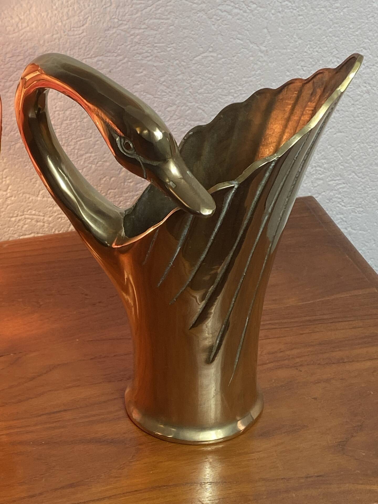 Vase cygne en laiton massif