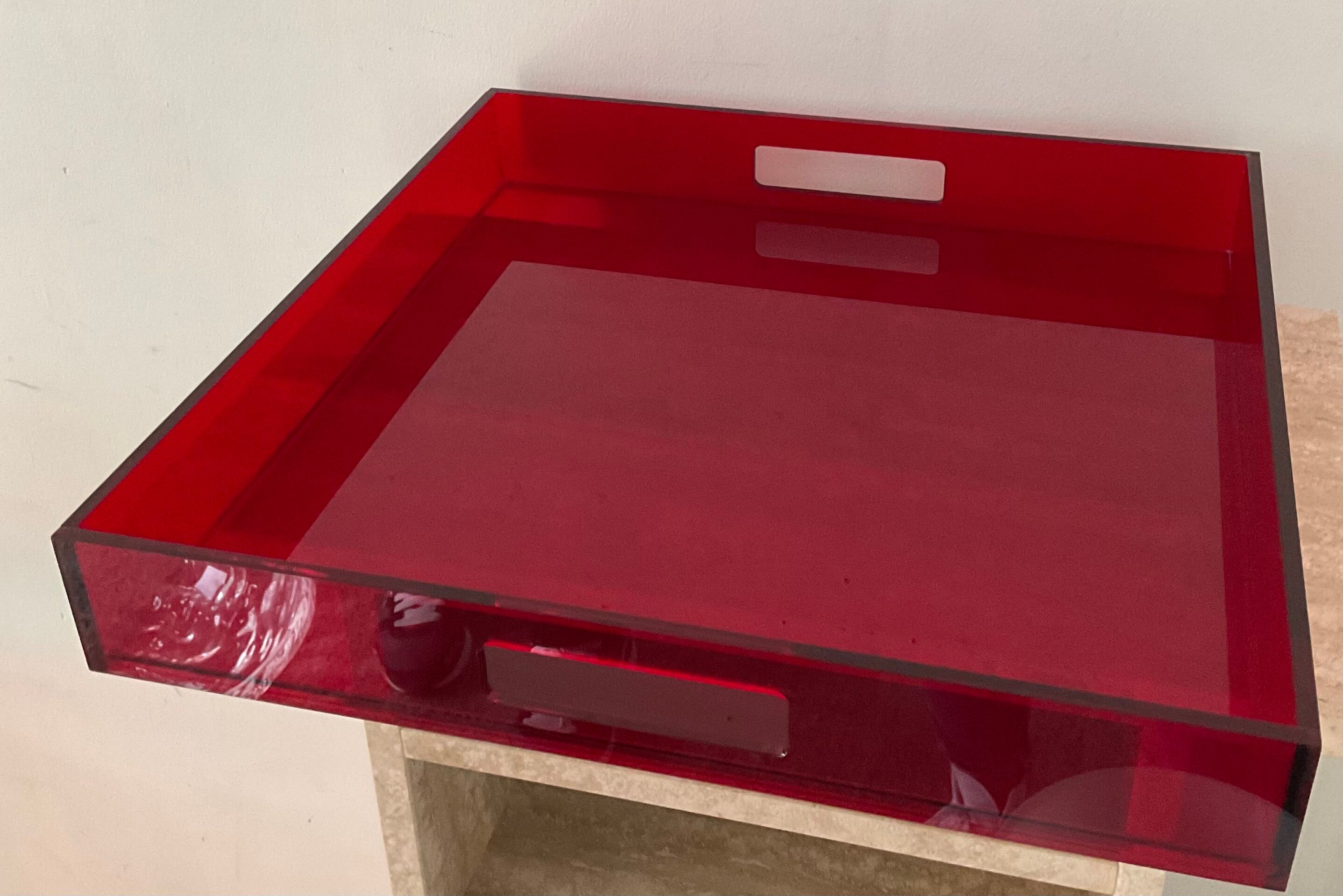 Design top in red plexiglass