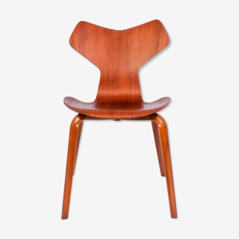 Arne Jacobsen chair model 3130 by Fritz Hansen