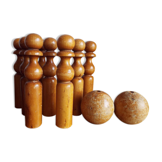 Jeu de 9 quilles en bois tourné