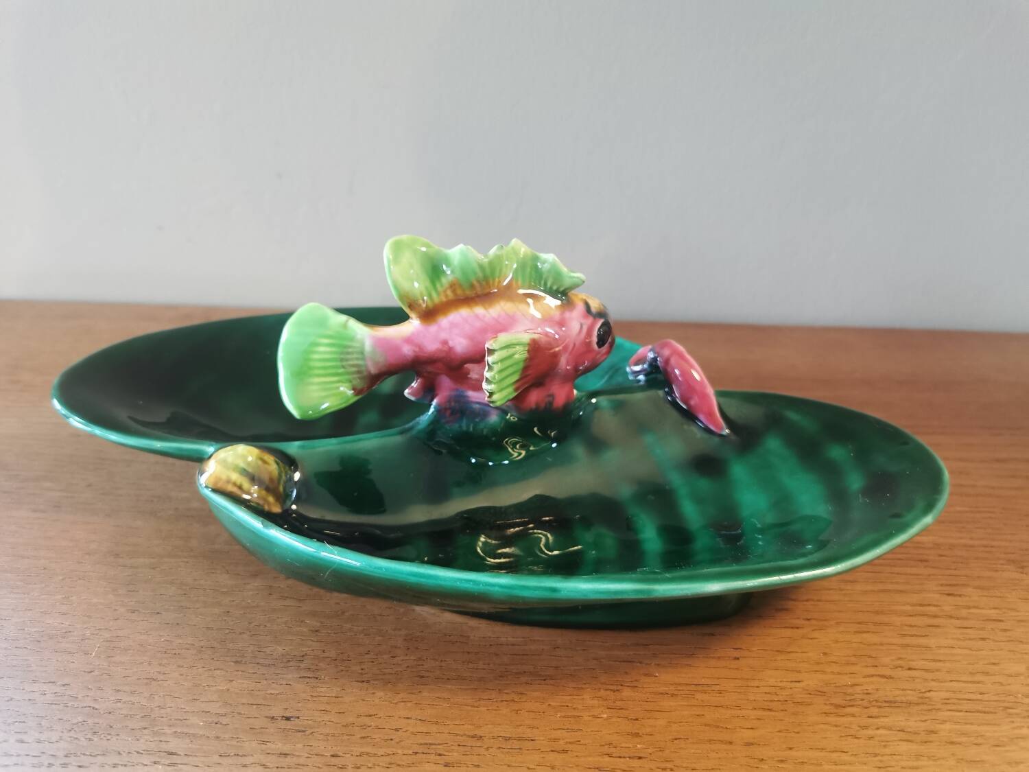 Vallauris fish slip dish with 2 compartments