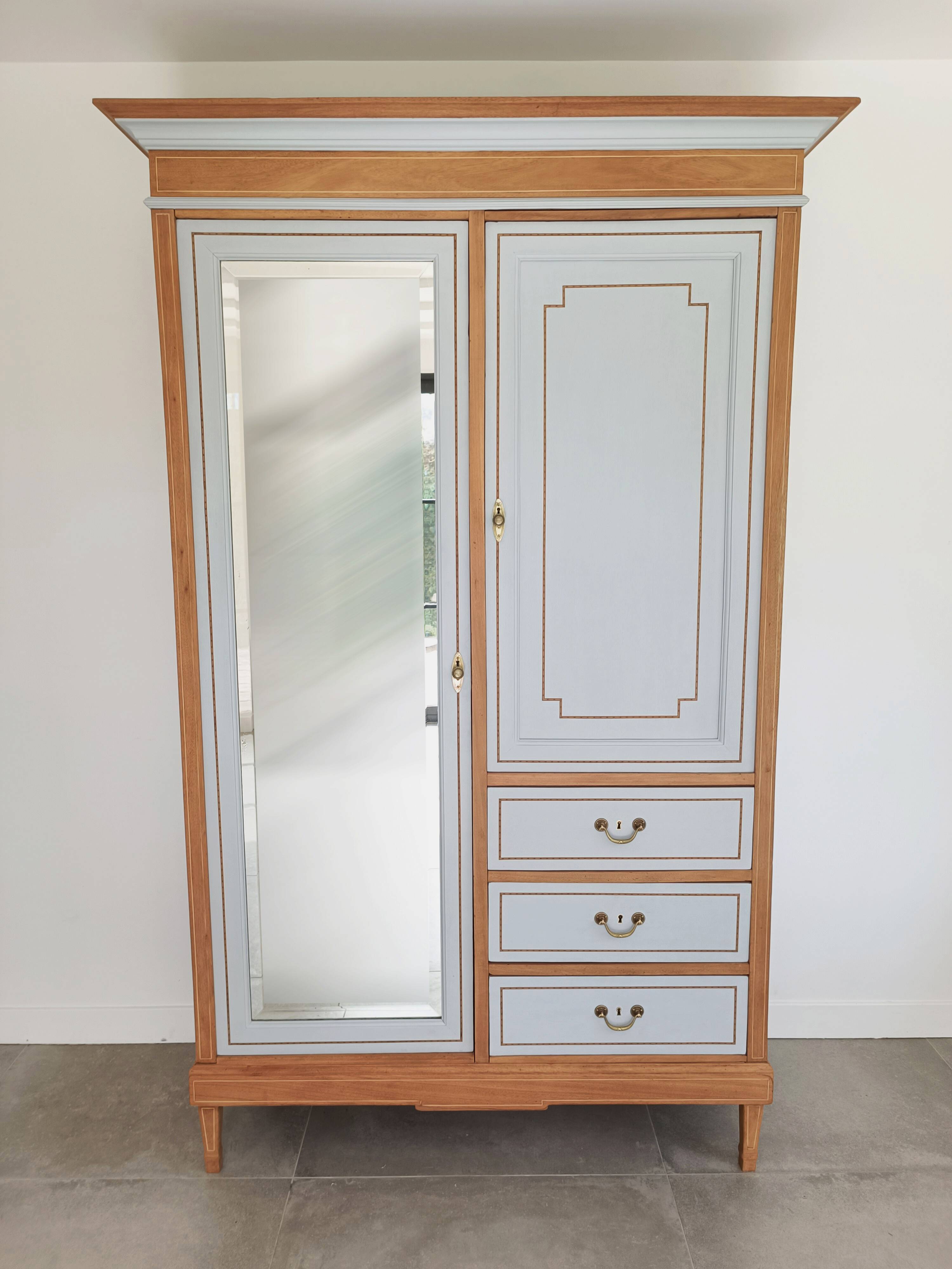 Family wardrobe, marquetry net, early 20th century.