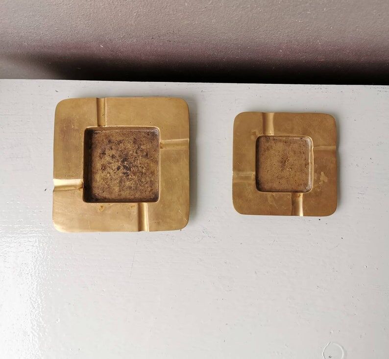 Set of 2 brass ashtrays of vintage design, 80s