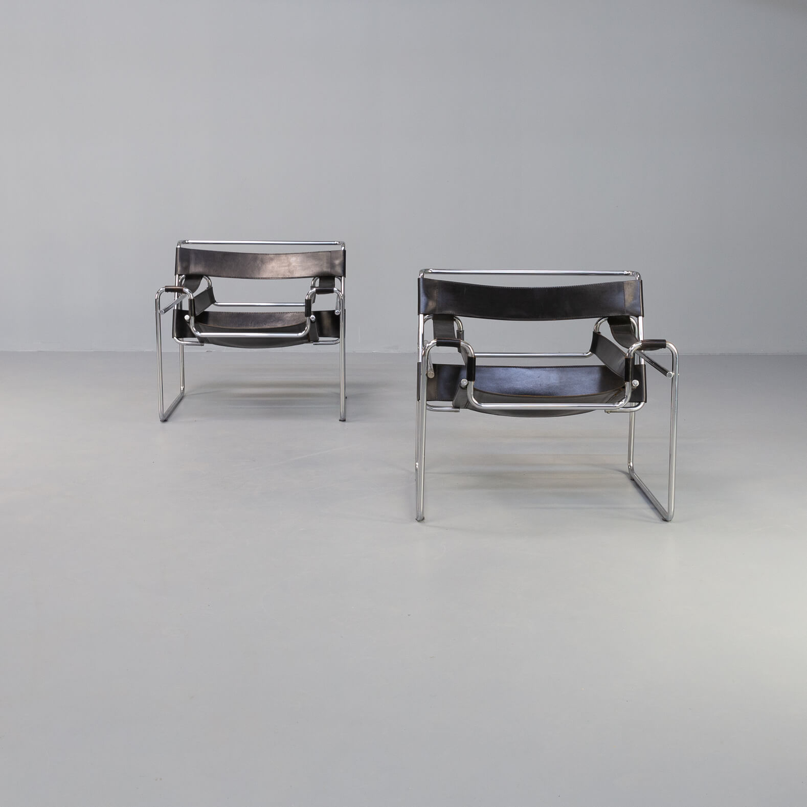 Marcel Breuer “wassily’ B3 chairs black leather for Gavina set/2