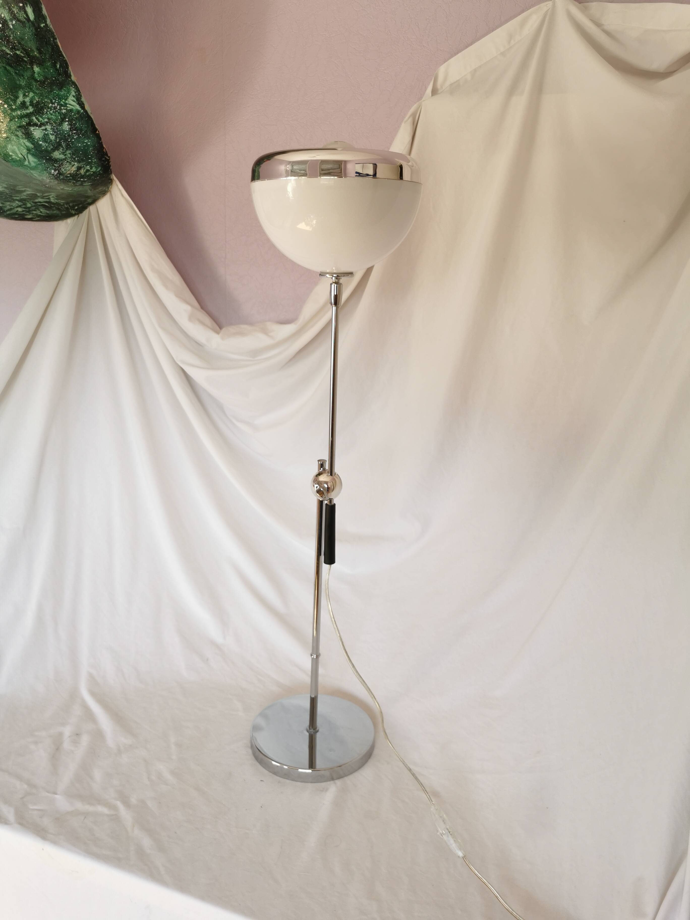 Lampe articulée, plastique et chrome, champignon, style 1970