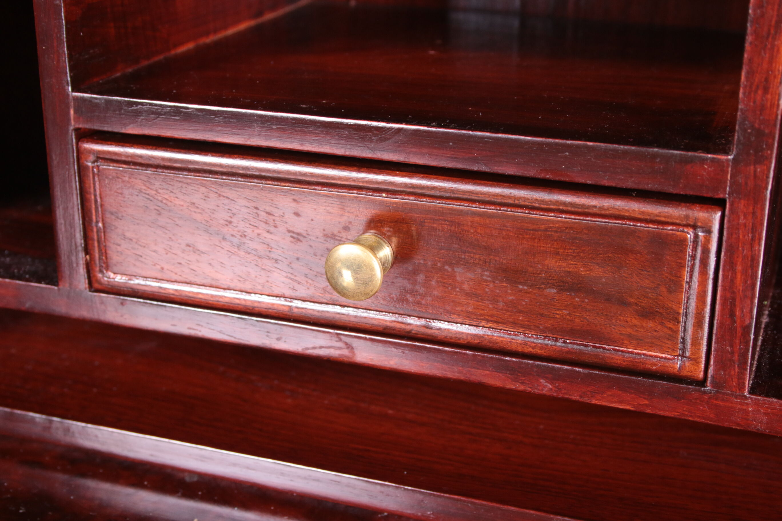 English Mahogany Desk Queen Anne Style, 1970s