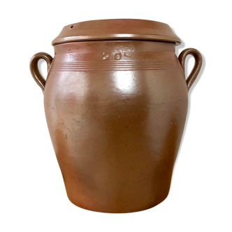 Large pot in varnished sandstone and its lid