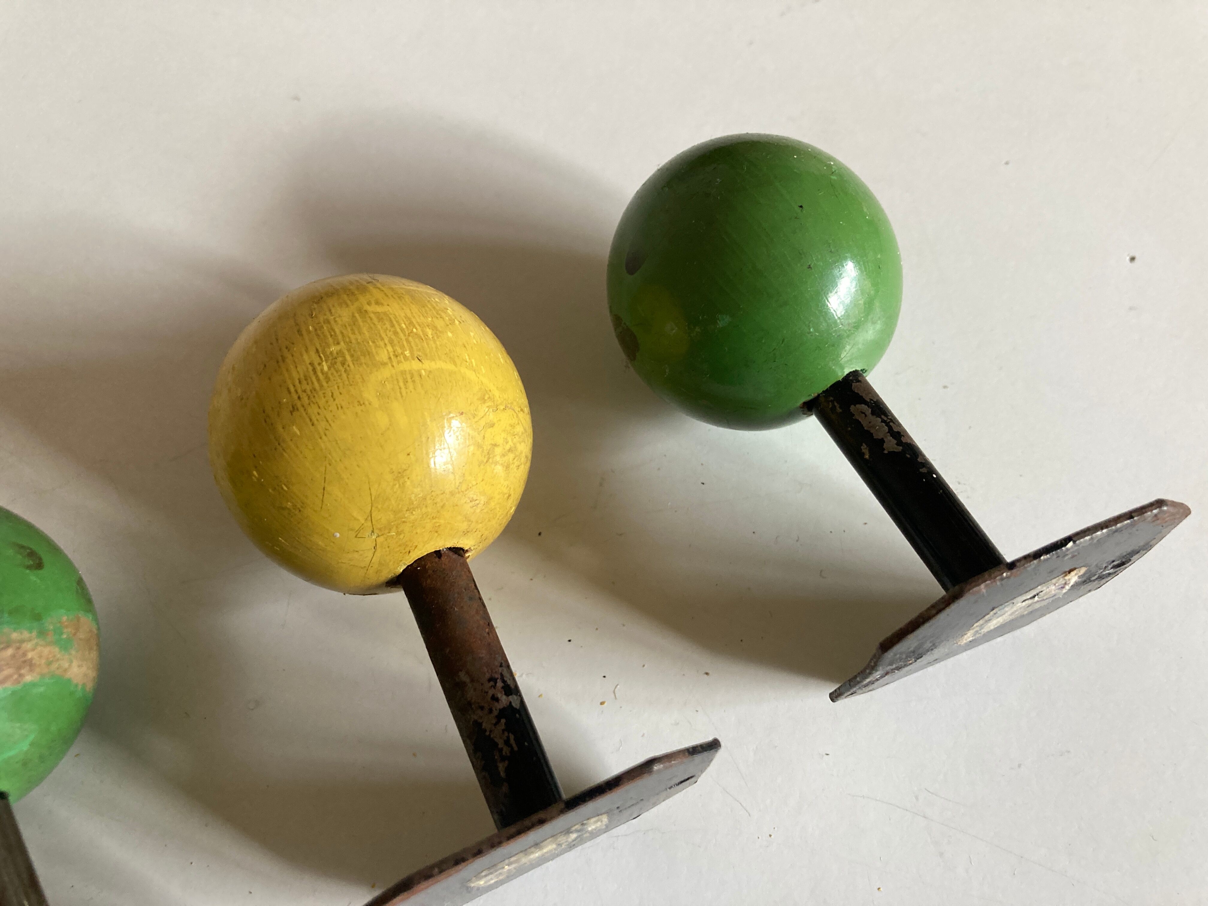 Patères boules en bois 1950 La Samaritaine