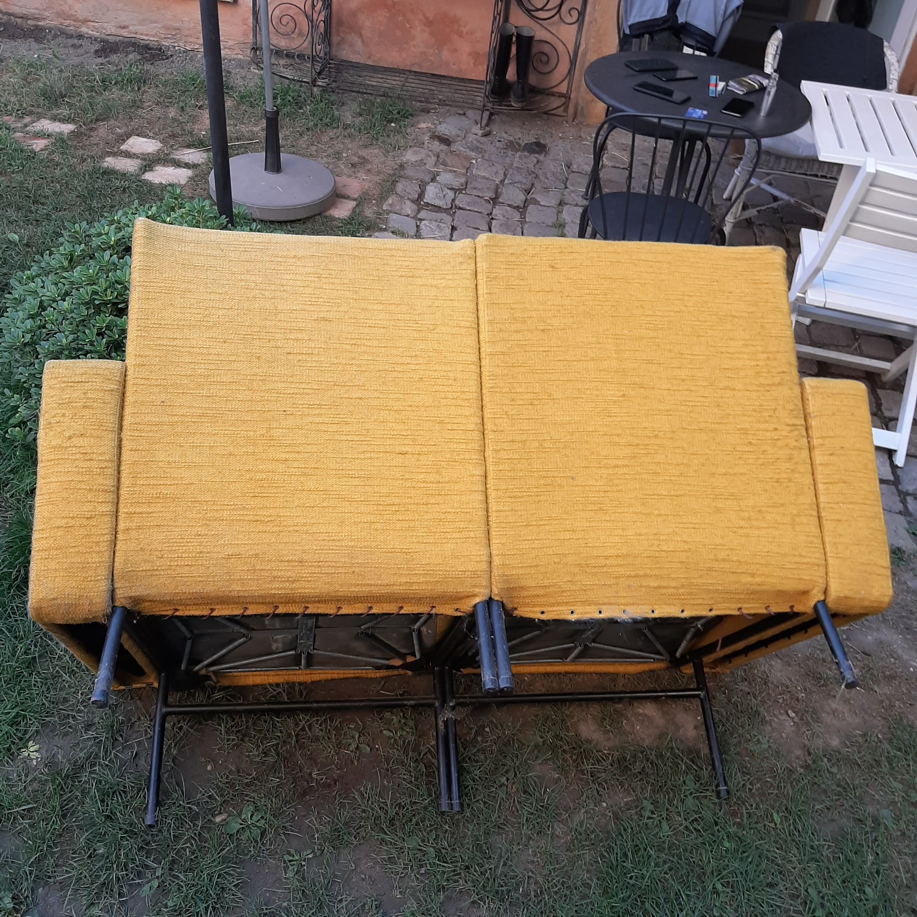 Pierre Guariche airborne edition sofa