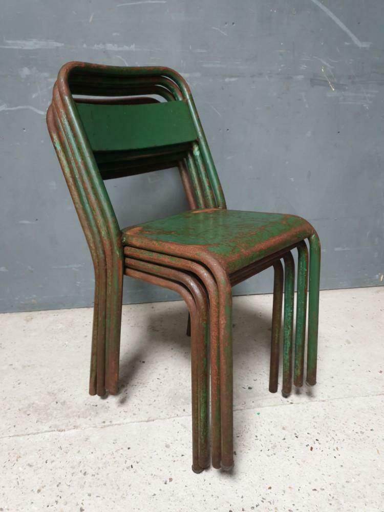 Vieille chaise verte français chaise d'usine de fer