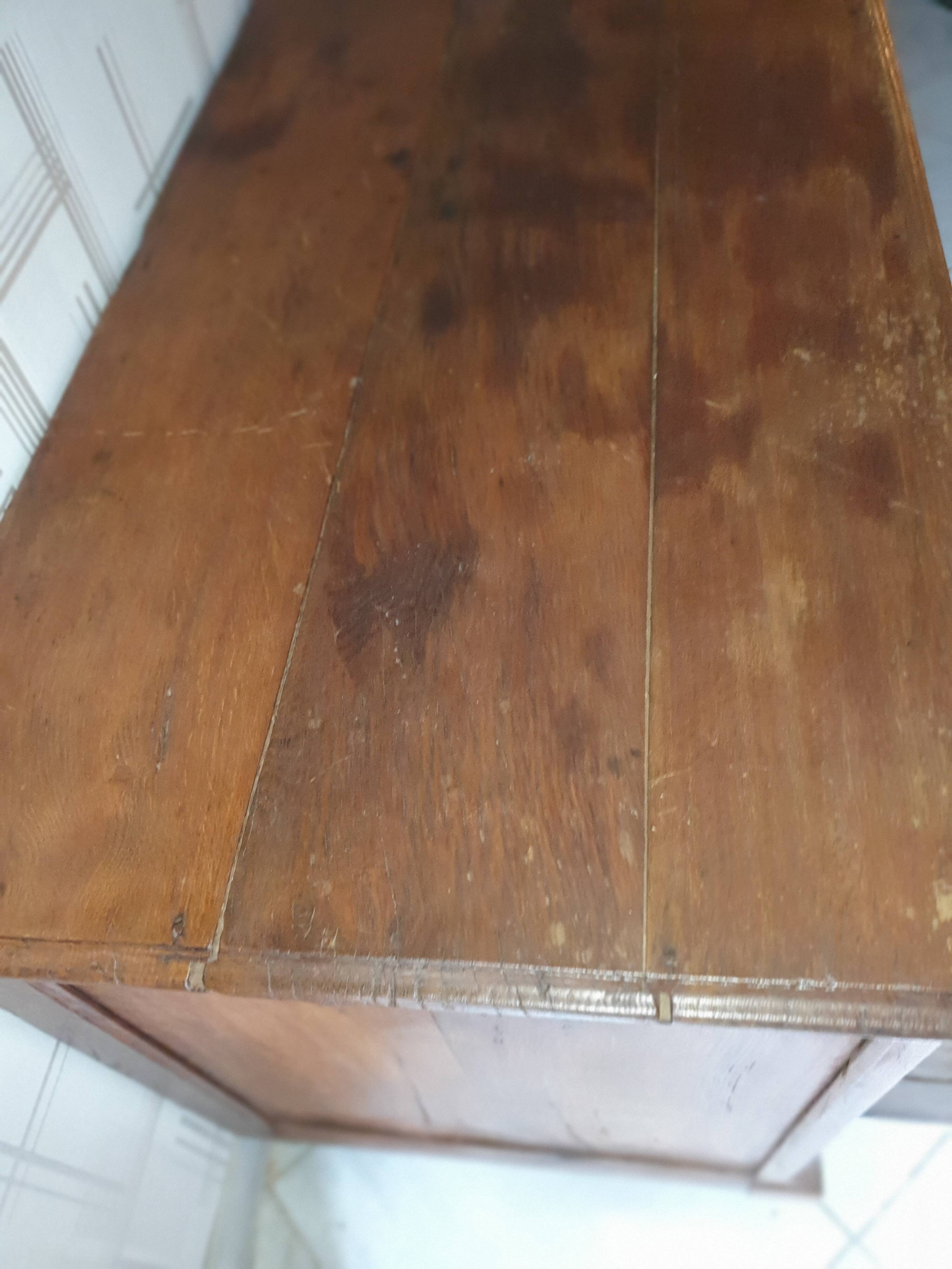 Oak chest of drawers