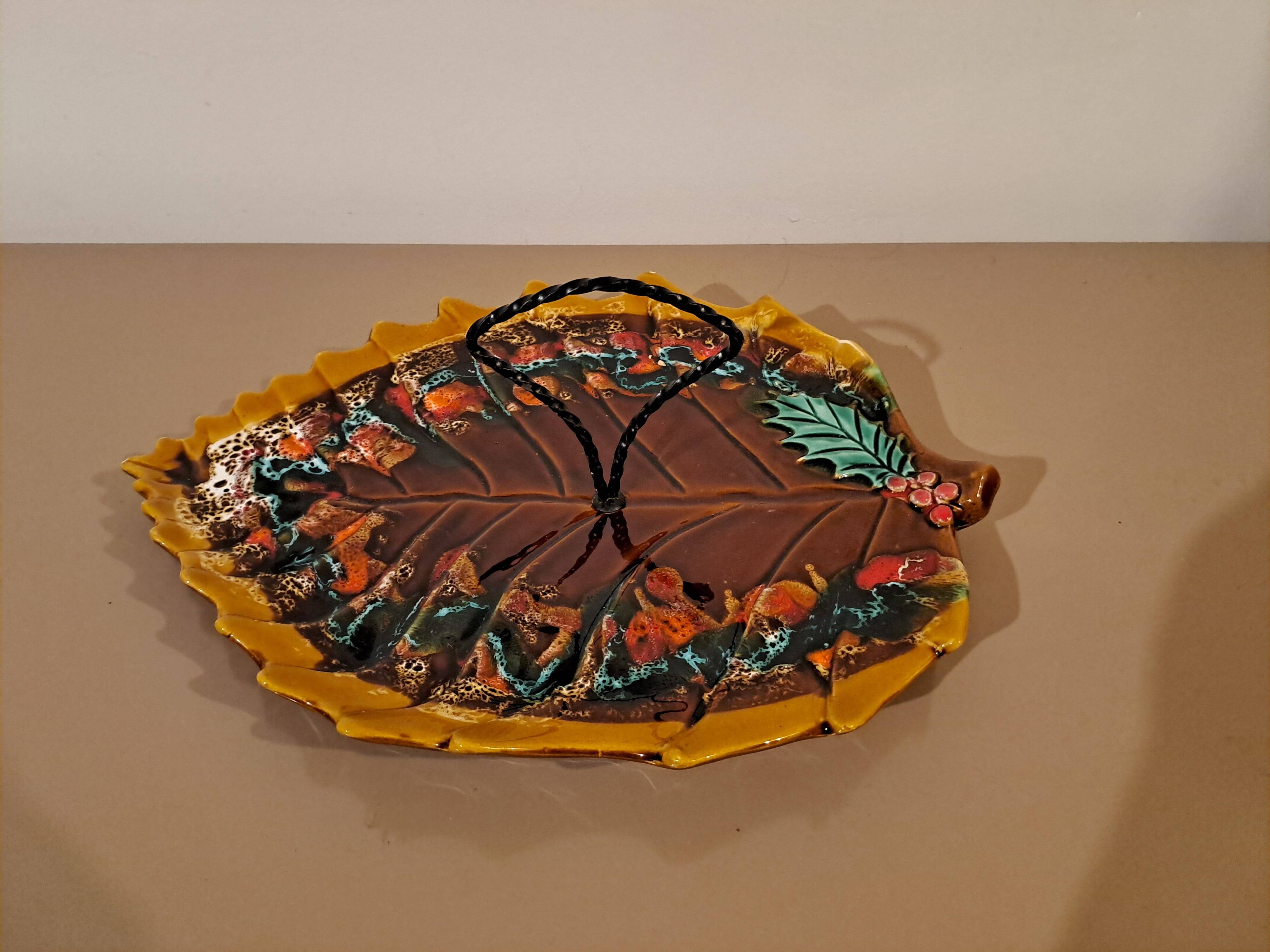 Vallauris glazed ceramic cheese board – leaf decor