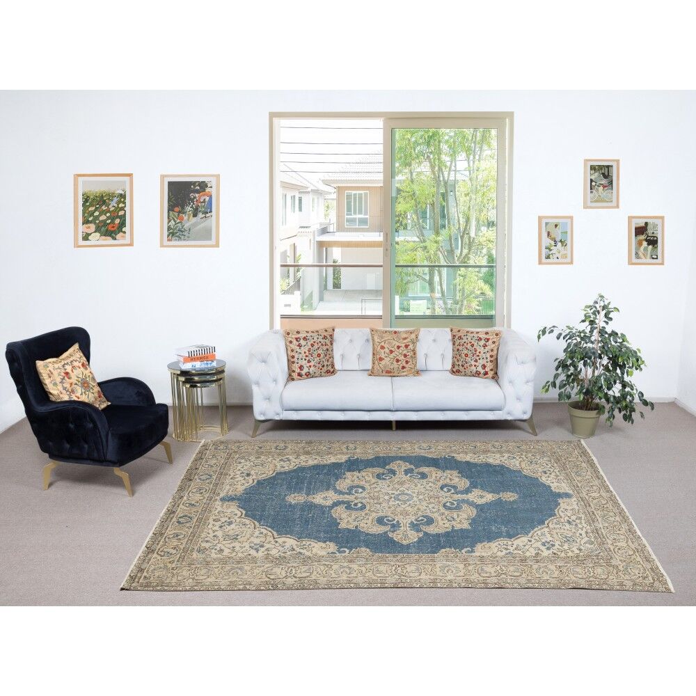 Vintage Turkish Rug. Hand-Knotted Wool Area Carpet with Medallion Motif