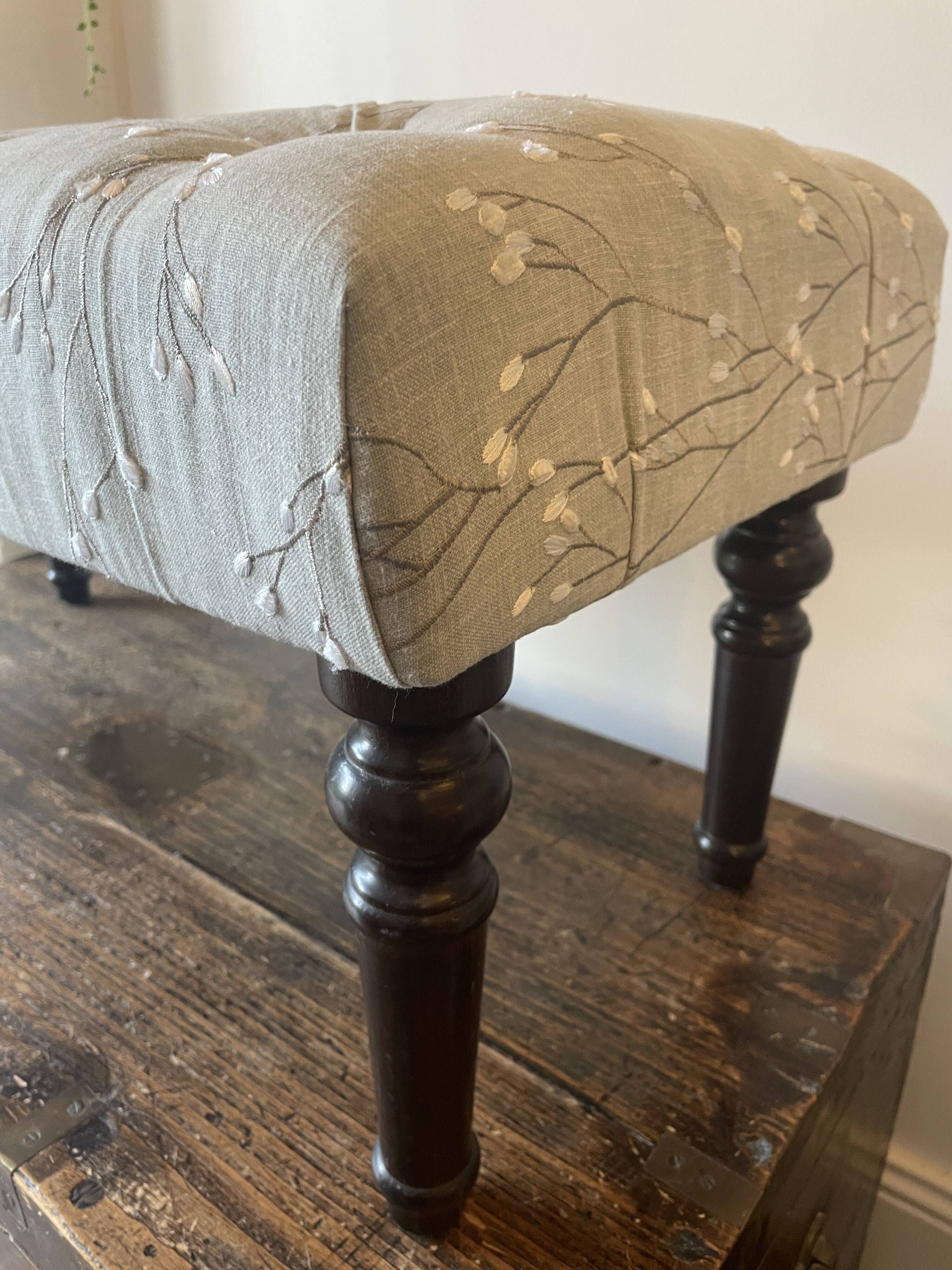 Tufted footrest