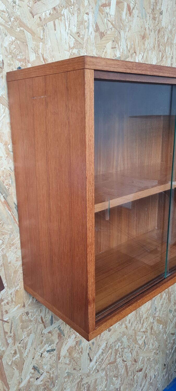 Scandinavian showcase shelf