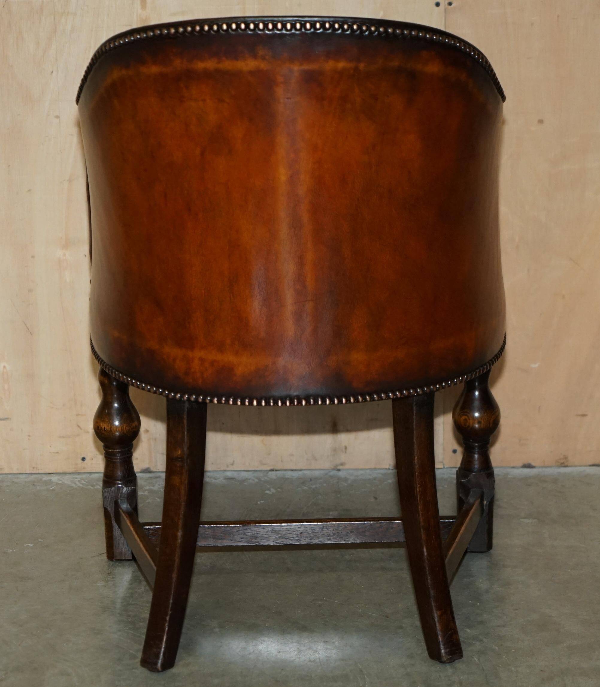 Fauteuil de bureau Édouardien 1910 en cuir et chêne sculpté