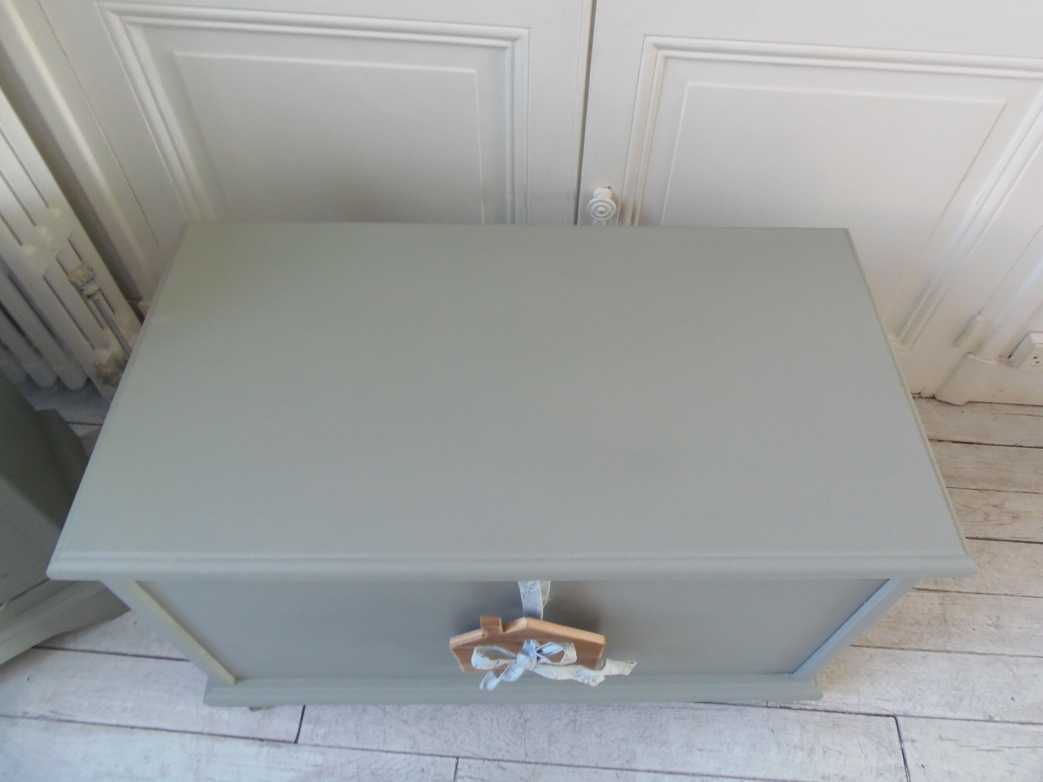 Toy chest on wheels patinated green of gray