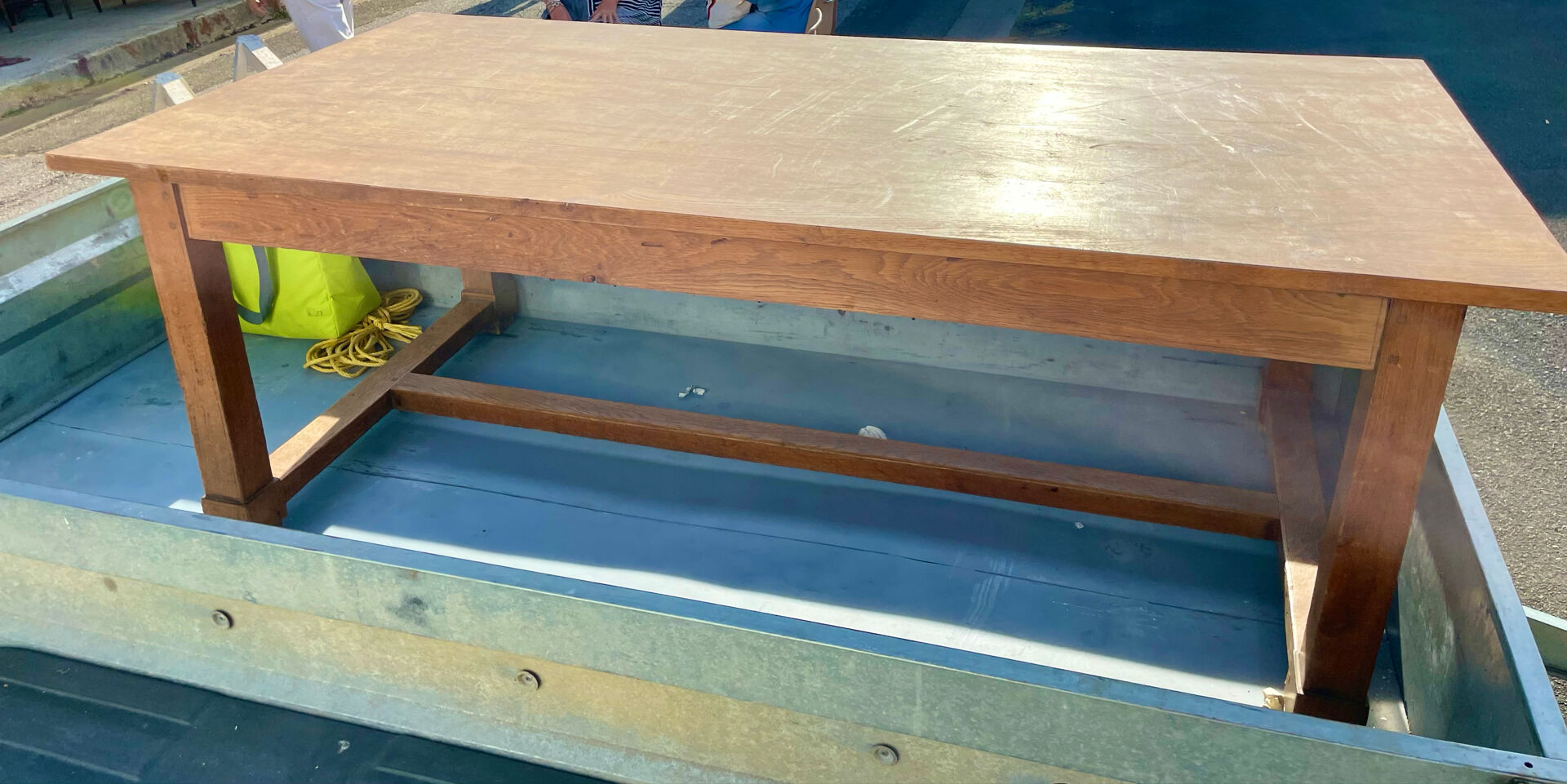 Table with its 2 benches