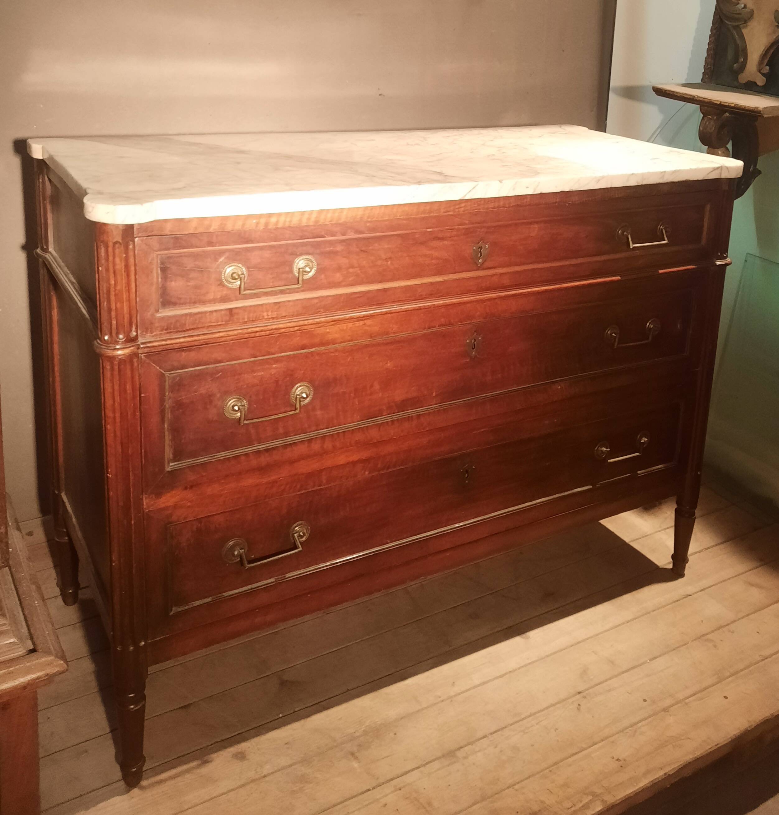 Commode d'époque Louis XVI  dessus marbre