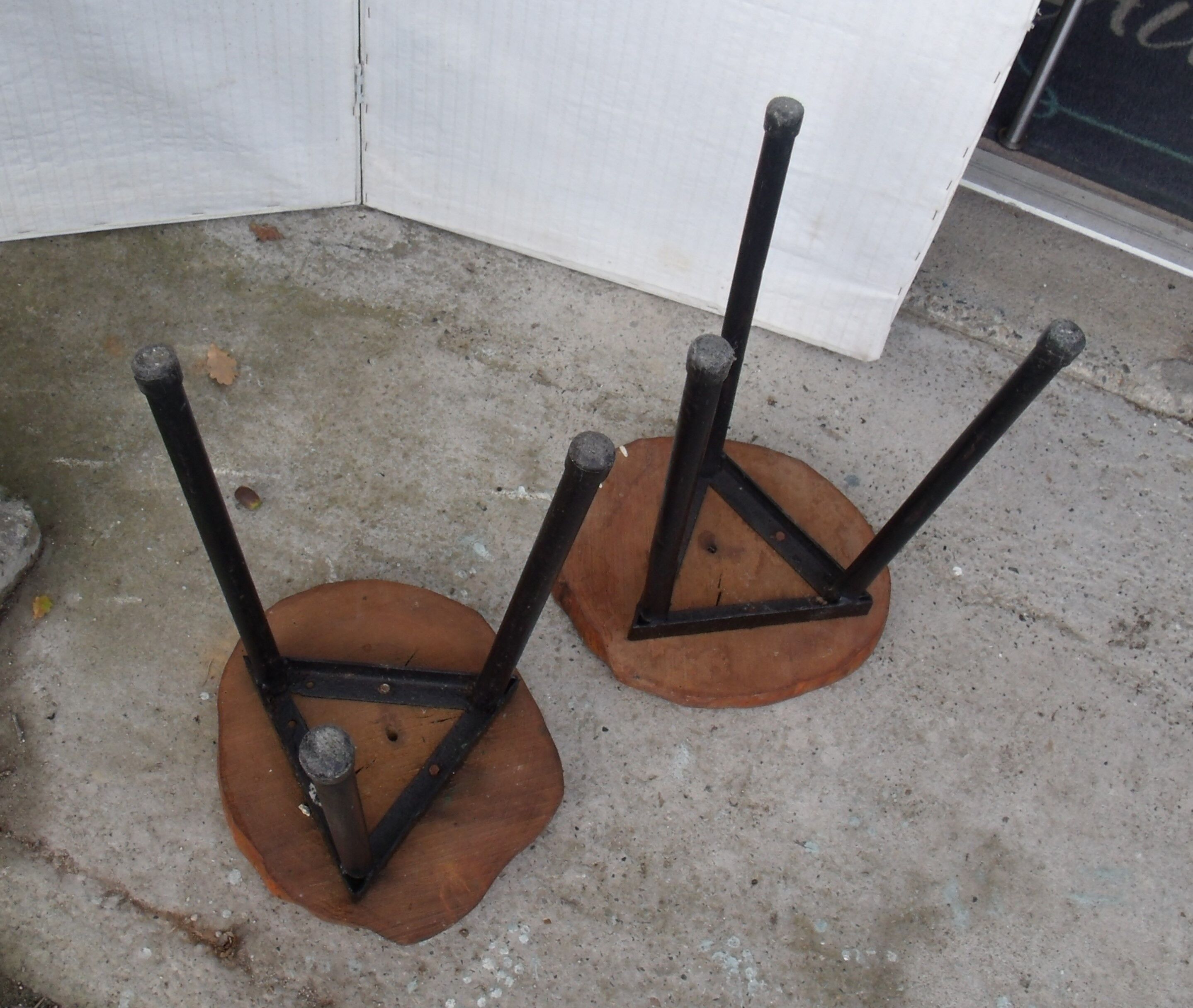 Pair of stools tripod in metal and wood log